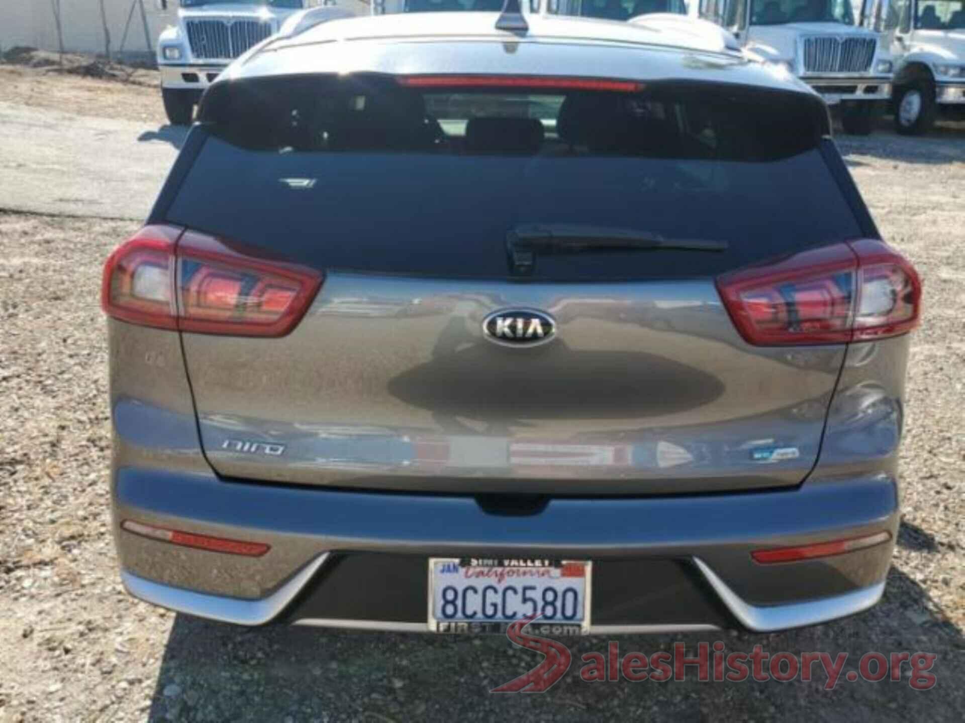 KNDCB3LC9J5132709 2018 KIA NIRO