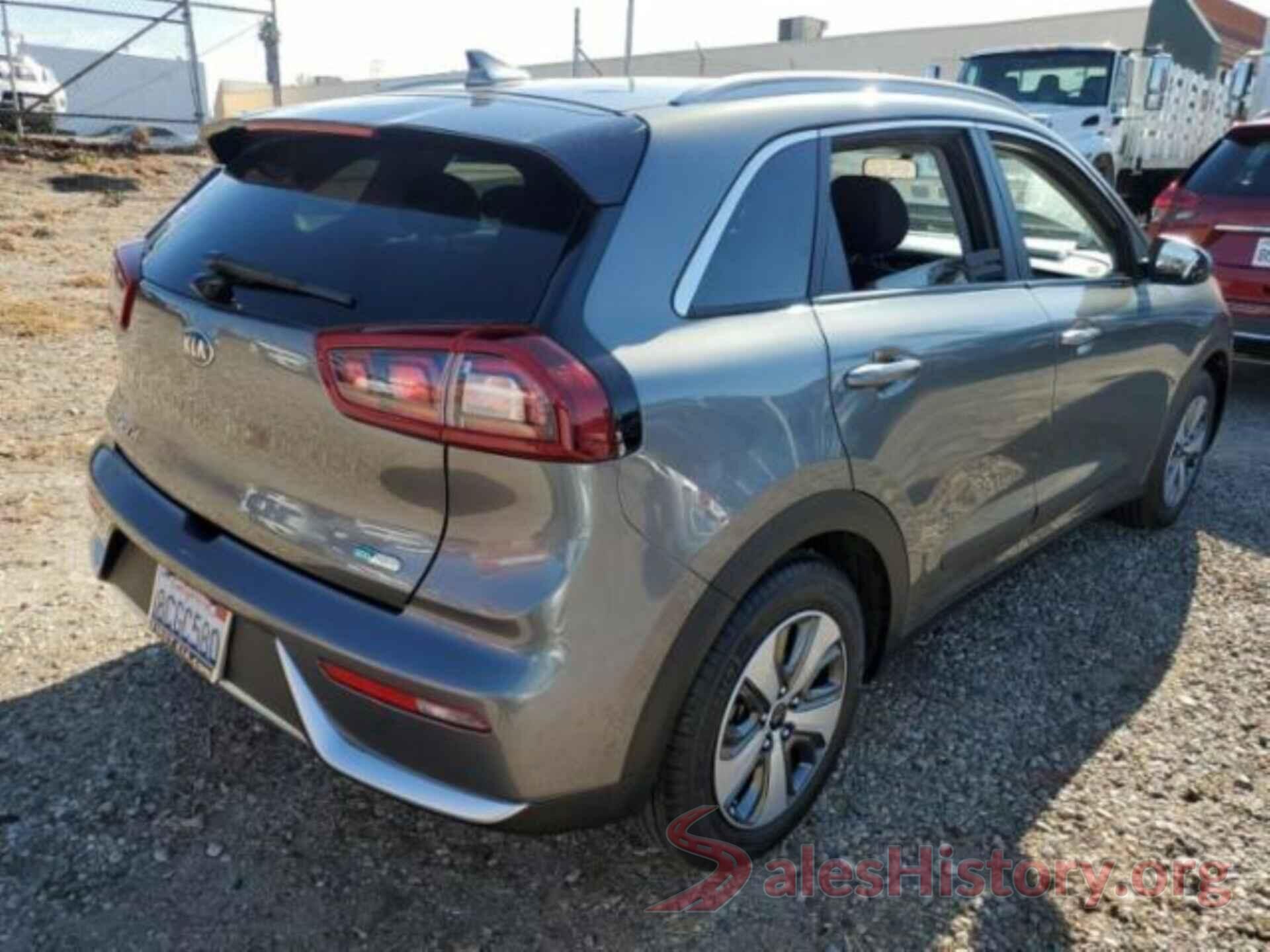 KNDCB3LC9J5132709 2018 KIA NIRO