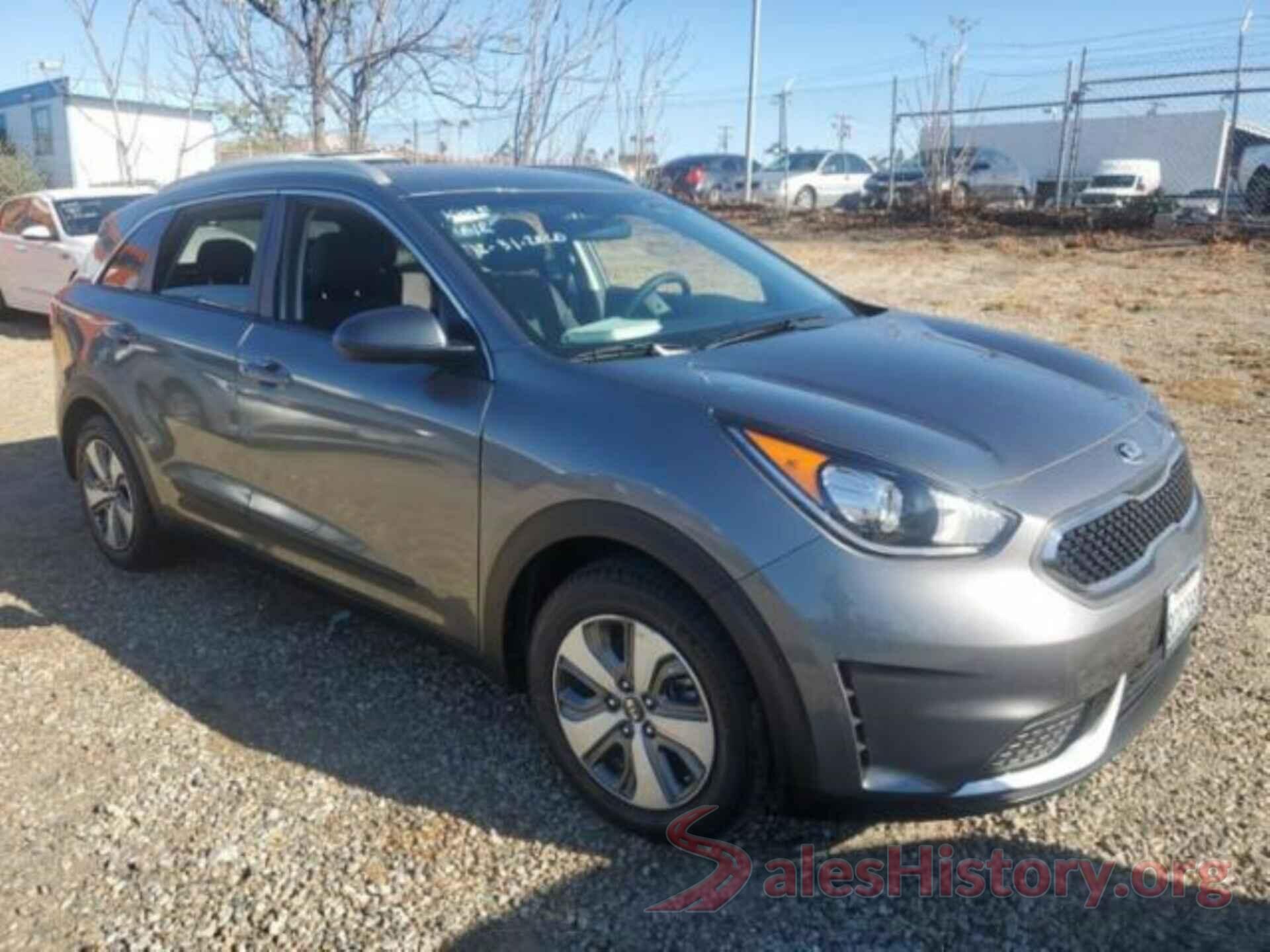 KNDCB3LC9J5132709 2018 KIA NIRO