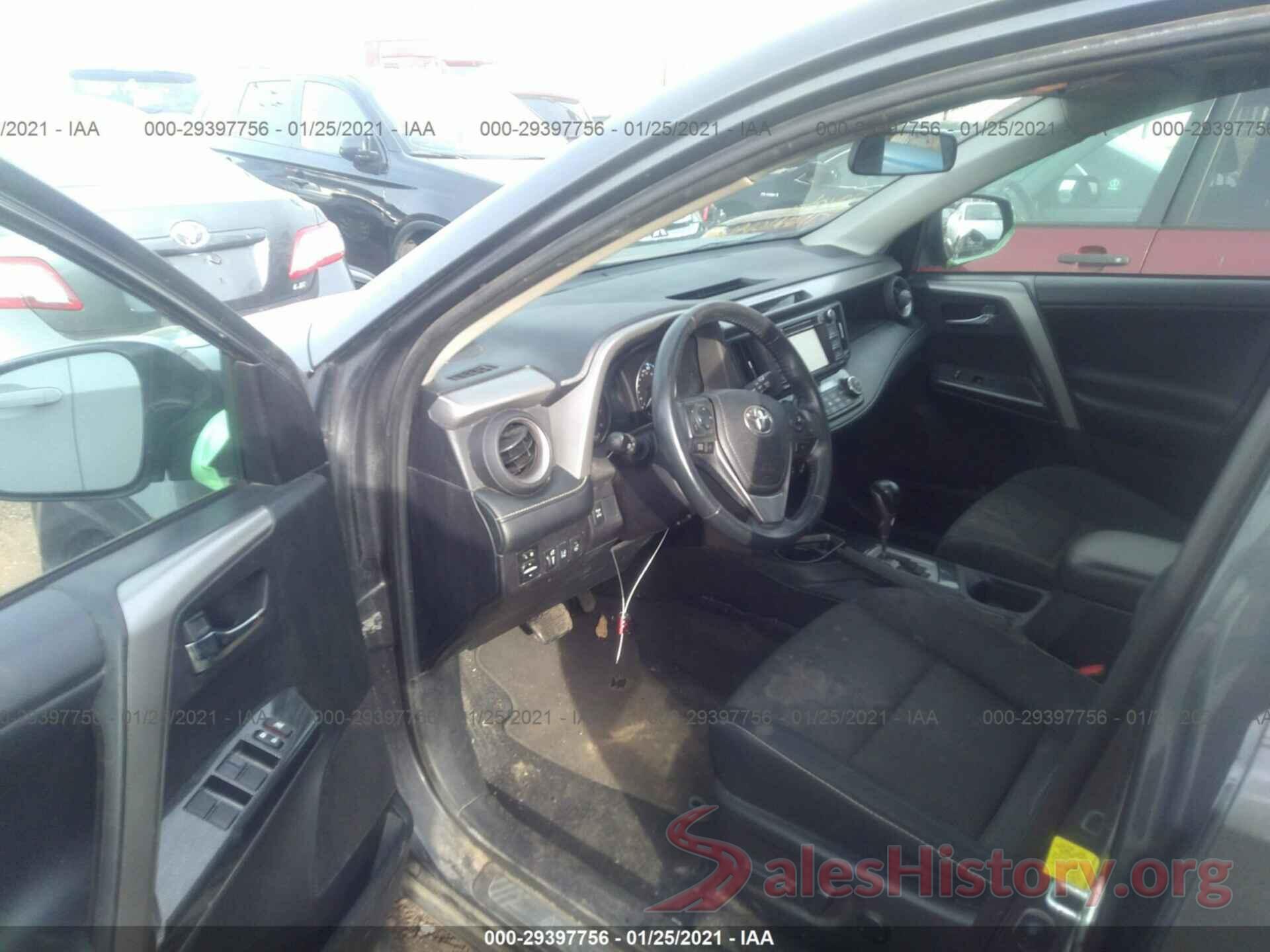 2T3RFREV6JW728823 2018 TOYOTA RAV4