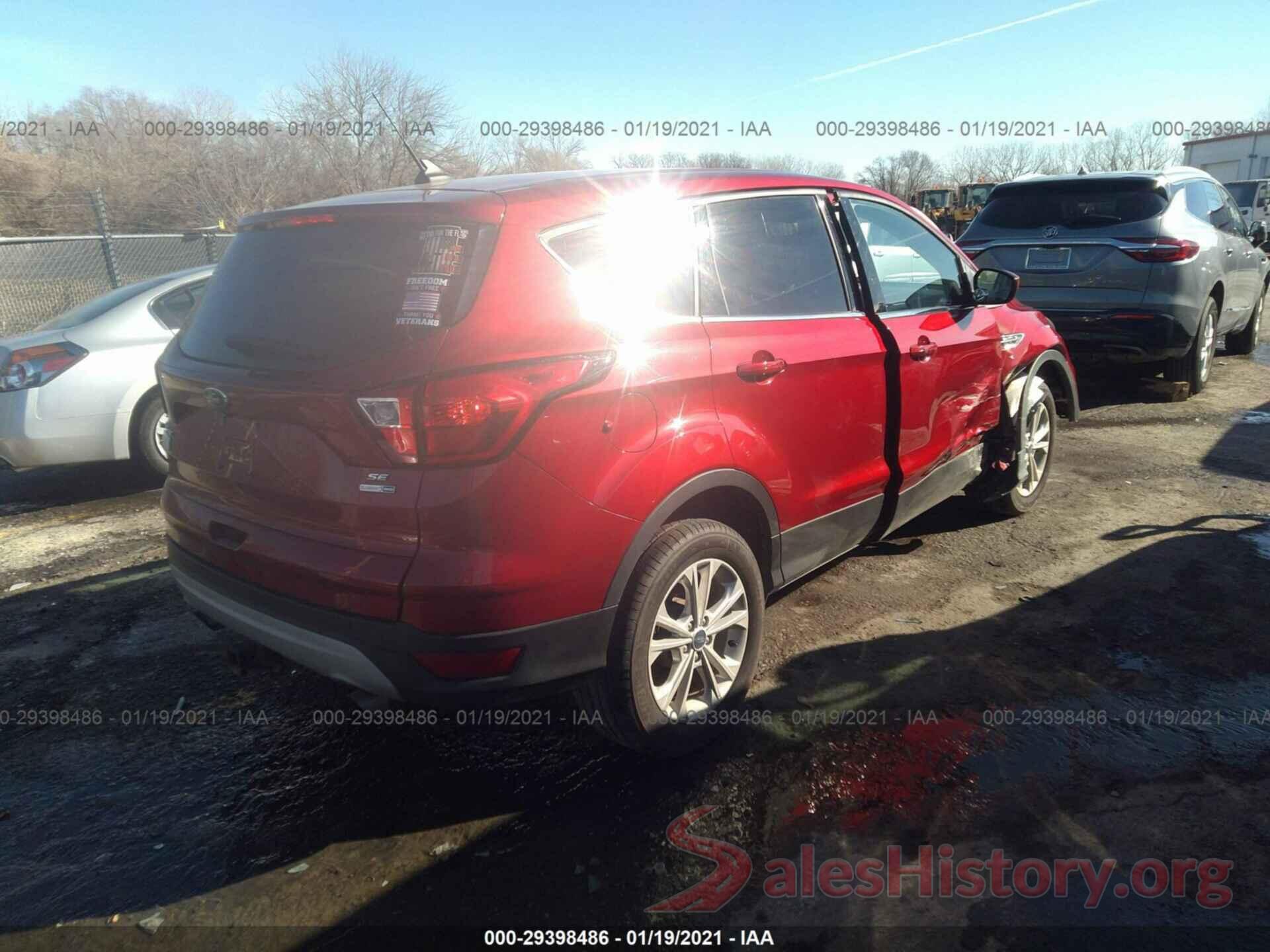 1FMCU9GD7KUC53452 2019 FORD ESCAPE