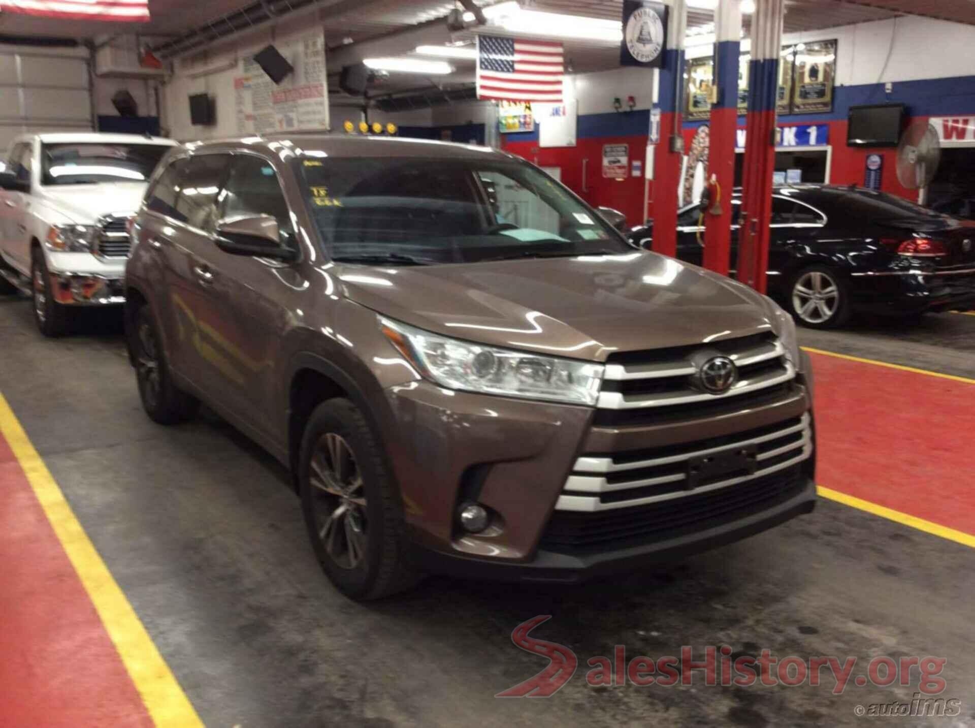 5TDBZRFH3JS818188 2018 TOYOTA HIGHLANDER