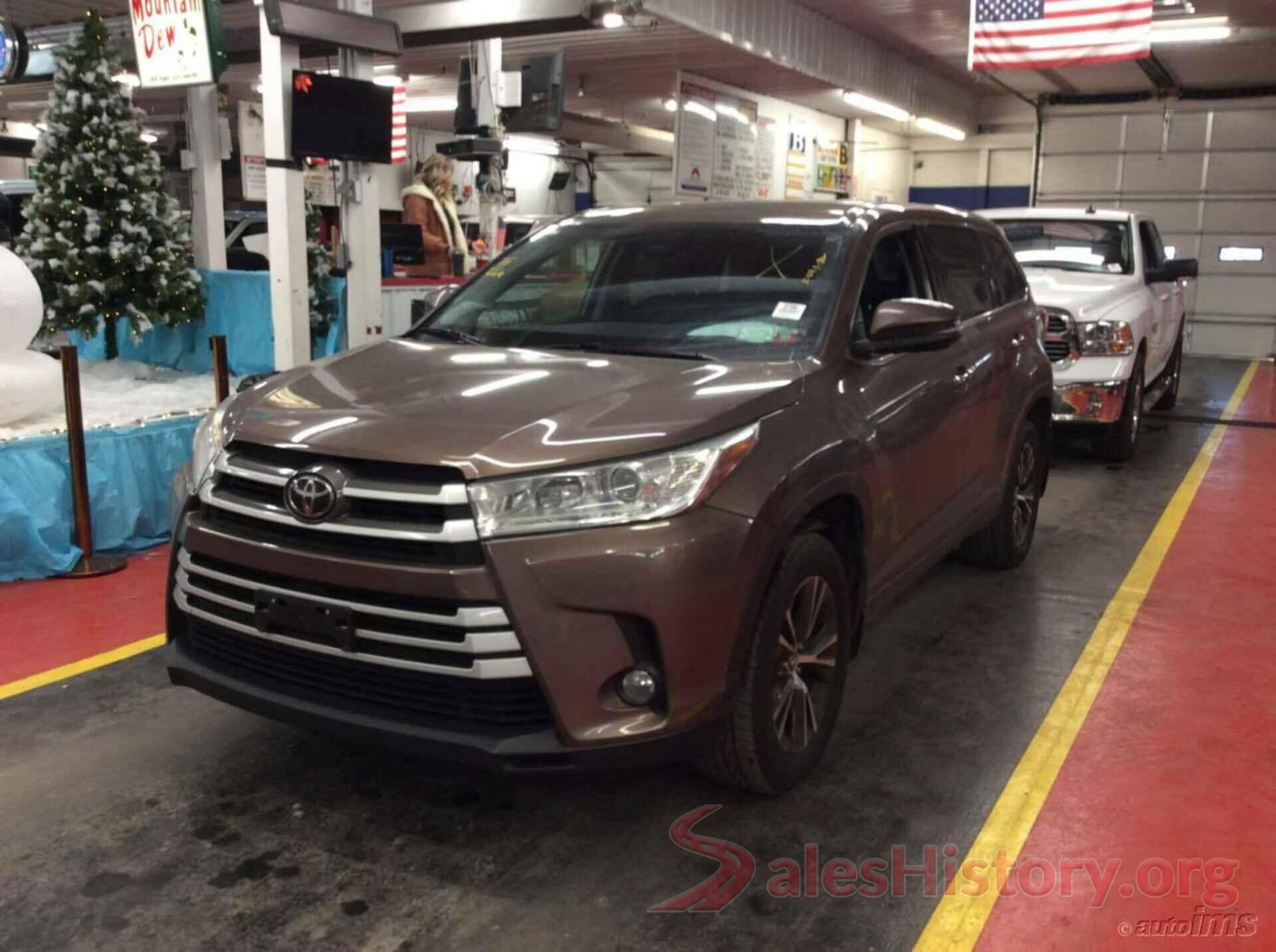 5TDBZRFH3JS818188 2018 TOYOTA HIGHLANDER