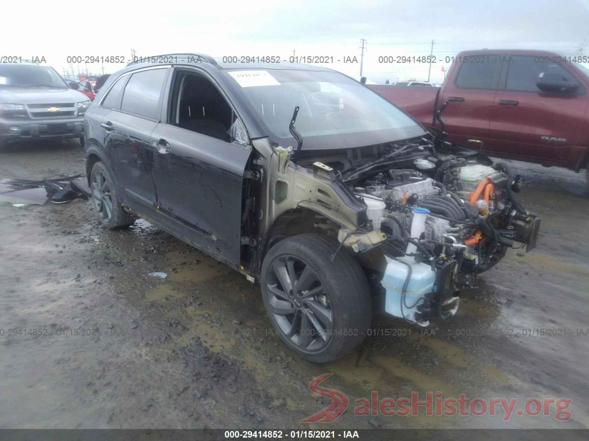 KNDCC3LC9H5054844 2017 KIA NIRO