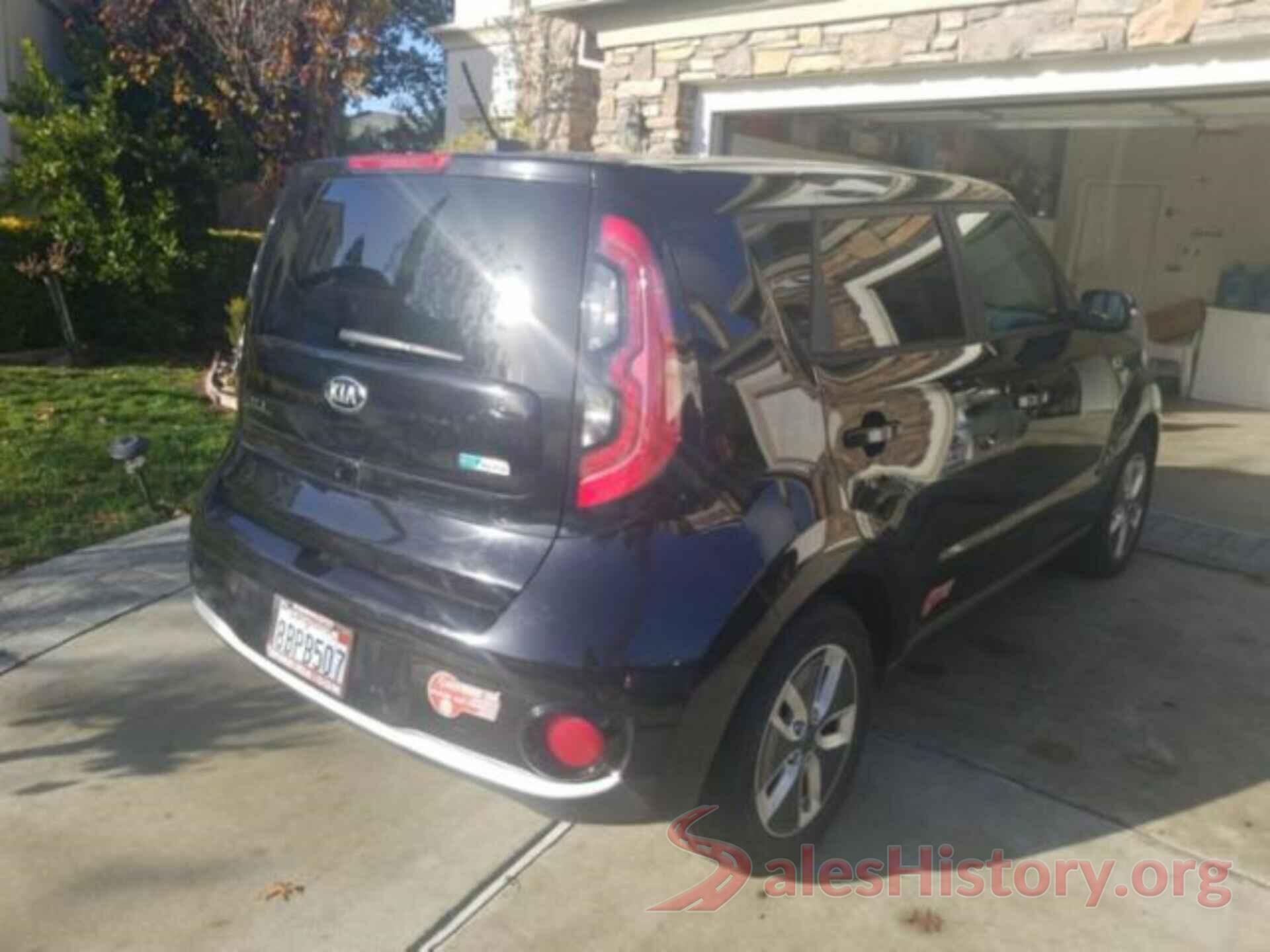 KNDJP3AE5H7021246 2017 KIA SOUL EV