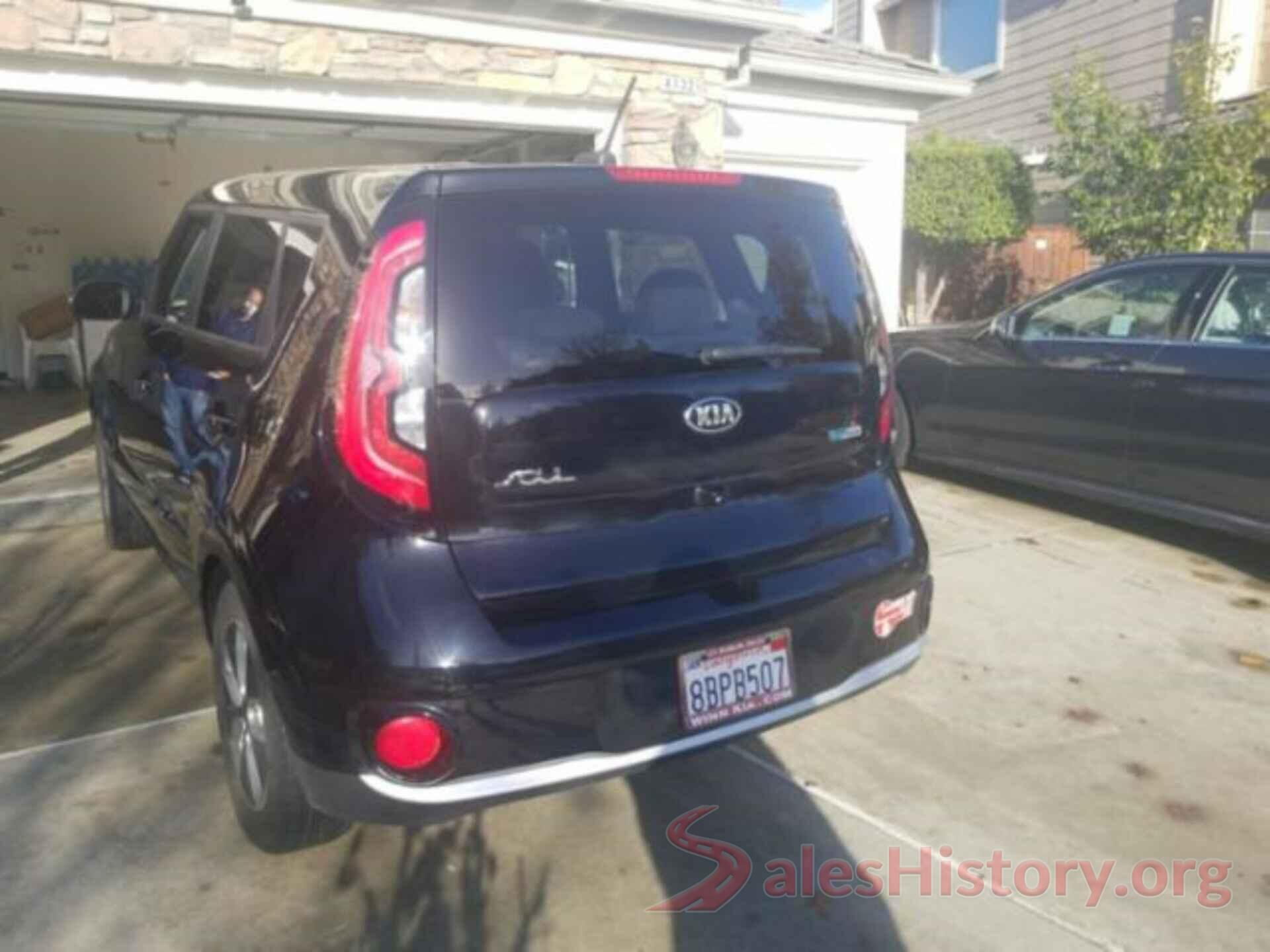 KNDJP3AE5H7021246 2017 KIA SOUL EV