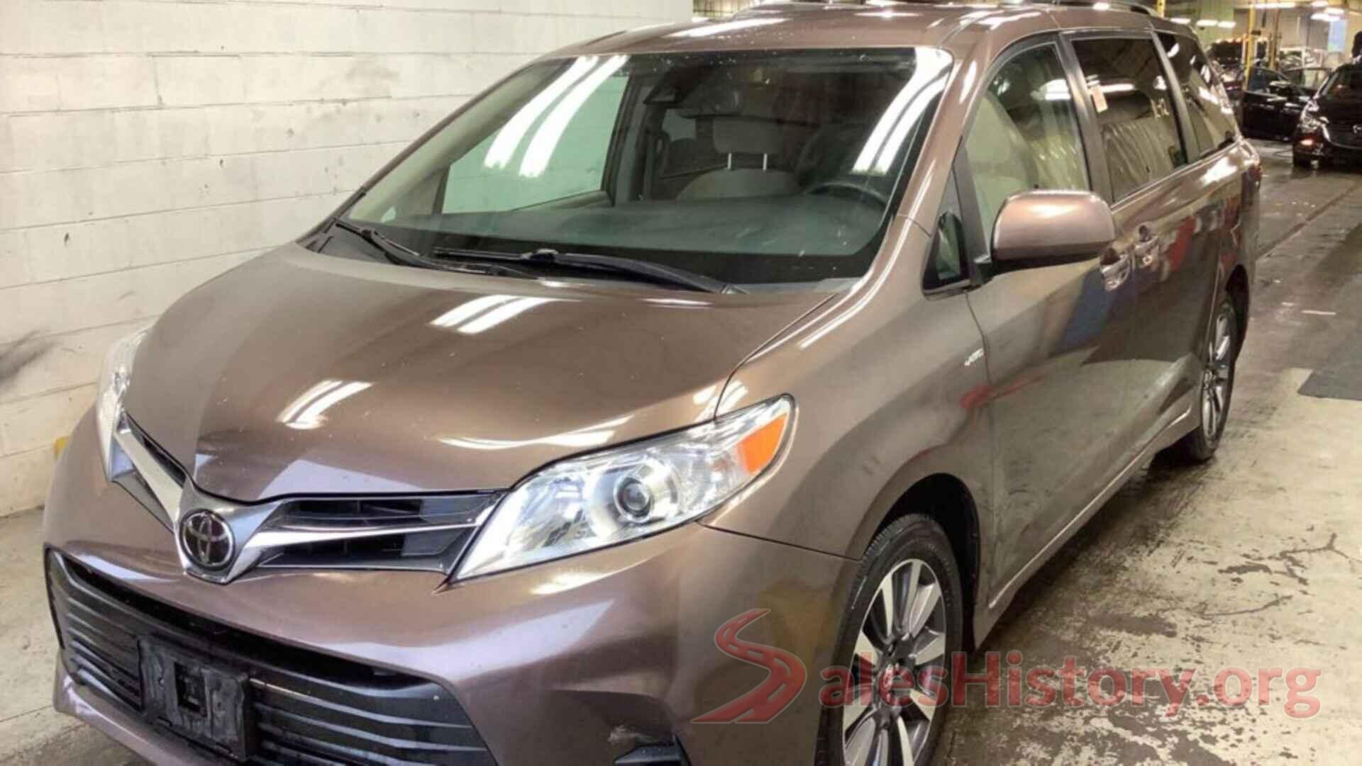 5TDJZ3DCXJS194759 2018 TOYOTA SIENNA