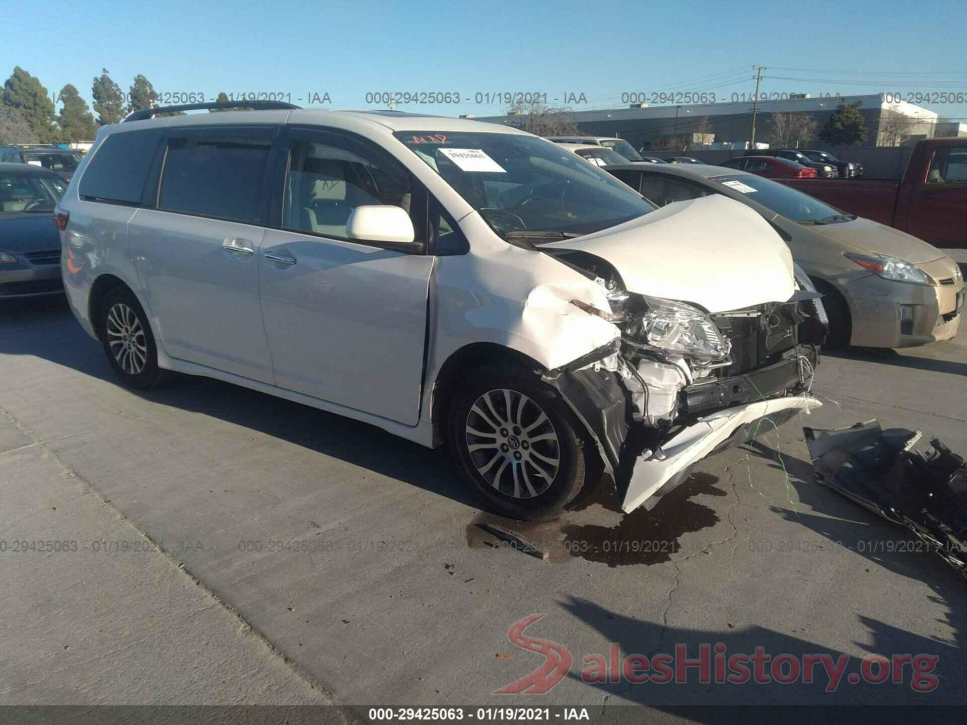 5TDYZ3DC3JS937888 2018 TOYOTA SIENNA