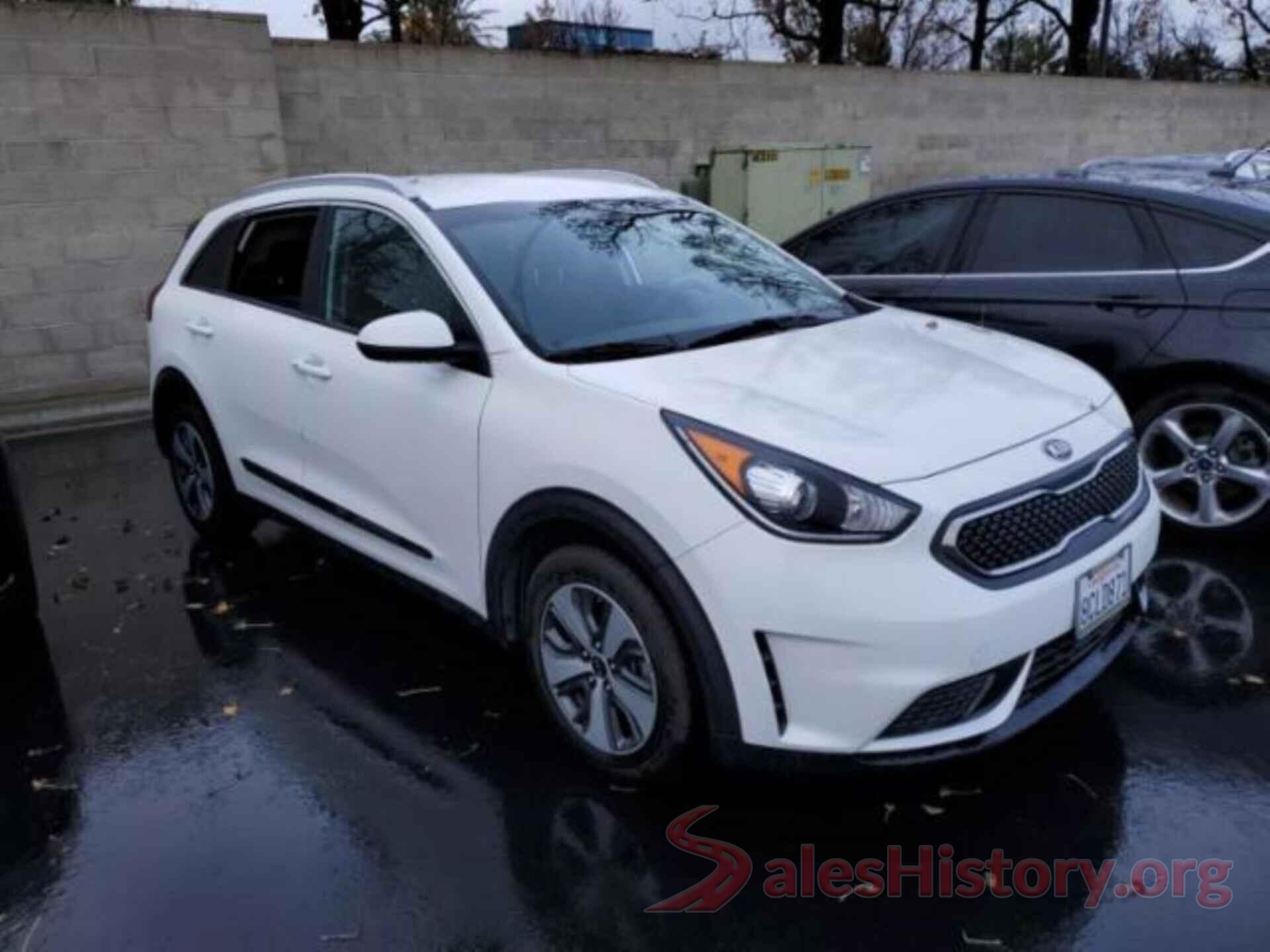 KNDCB3LC7J5141019 2018 KIA NIRO