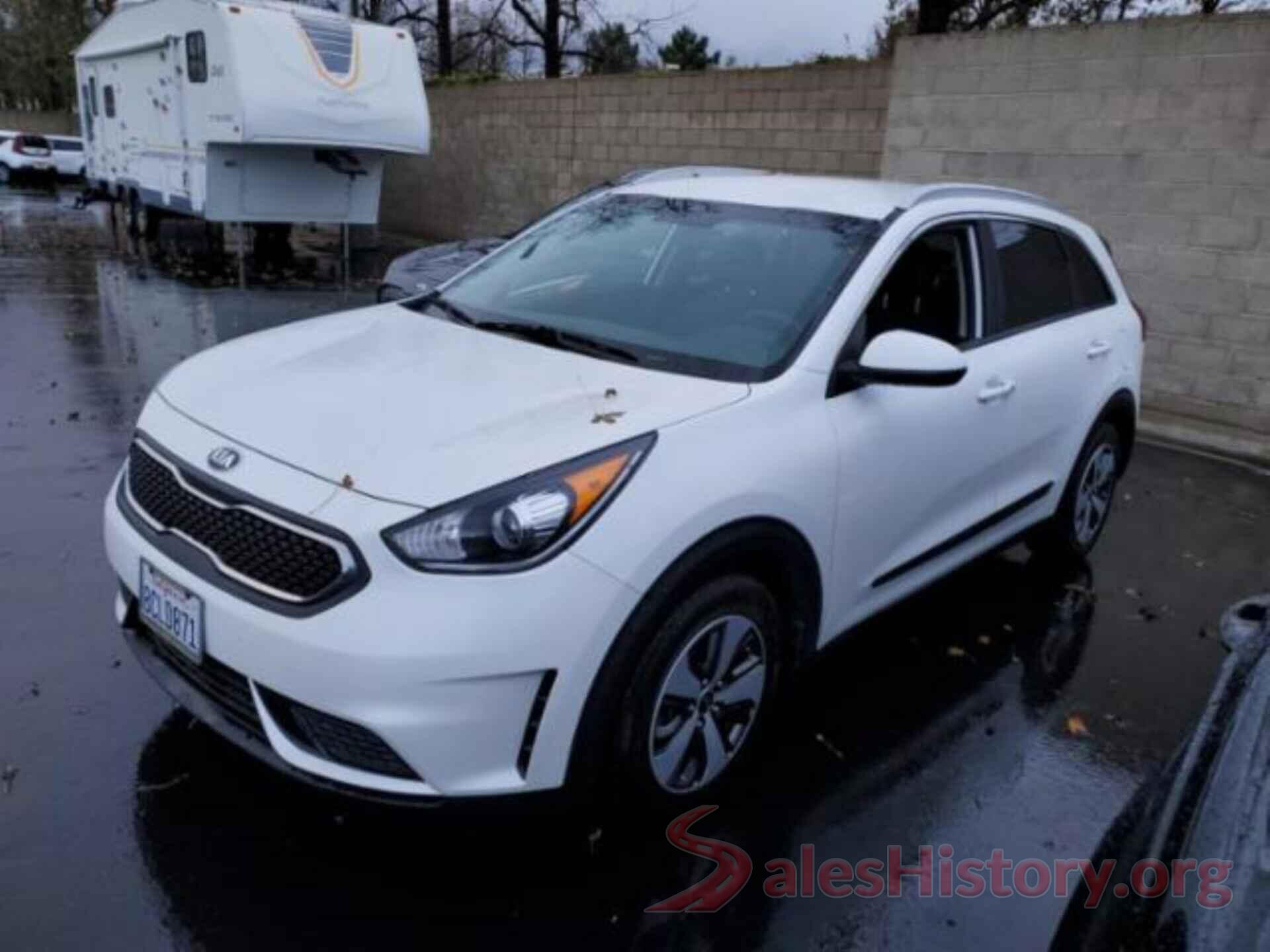 KNDCB3LC7J5141019 2018 KIA NIRO