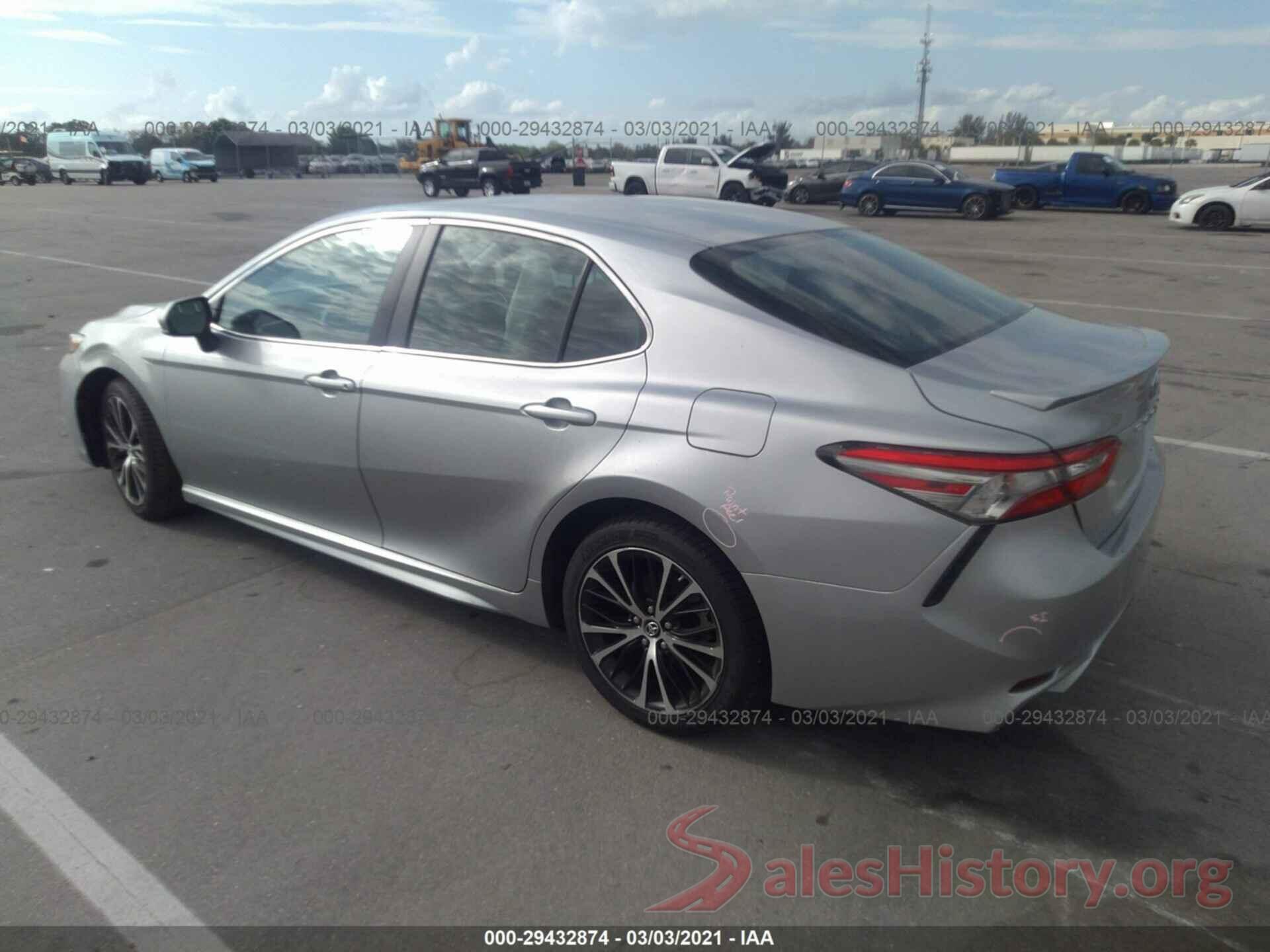 4T1B11HK5JU587738 2018 TOYOTA CAMRY