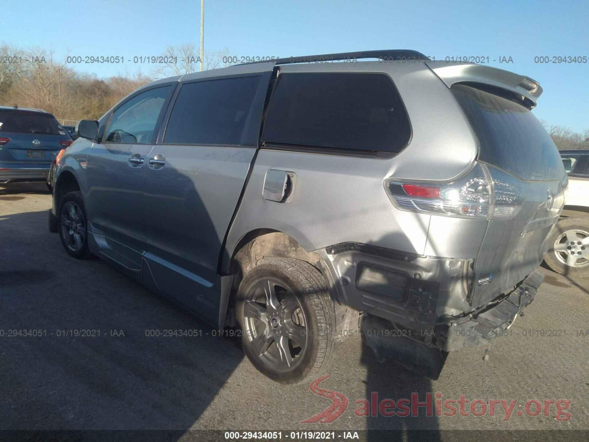 5TDXZ3DC4KS977717 2019 TOYOTA SIENNA