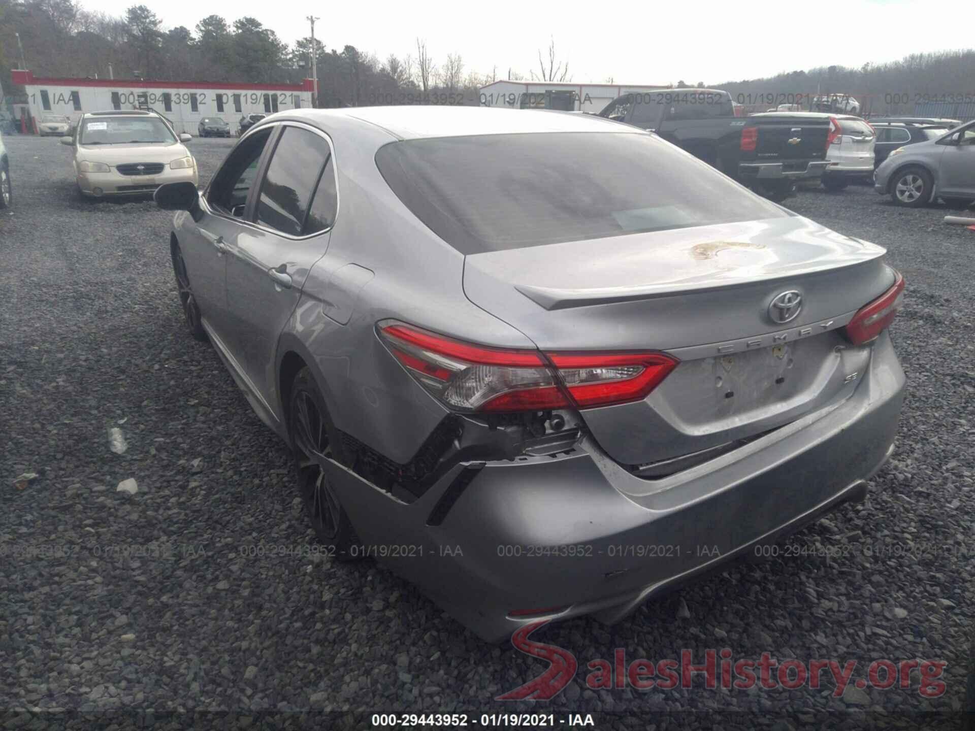 4T1B11HK9JU063704 2018 TOYOTA CAMRY