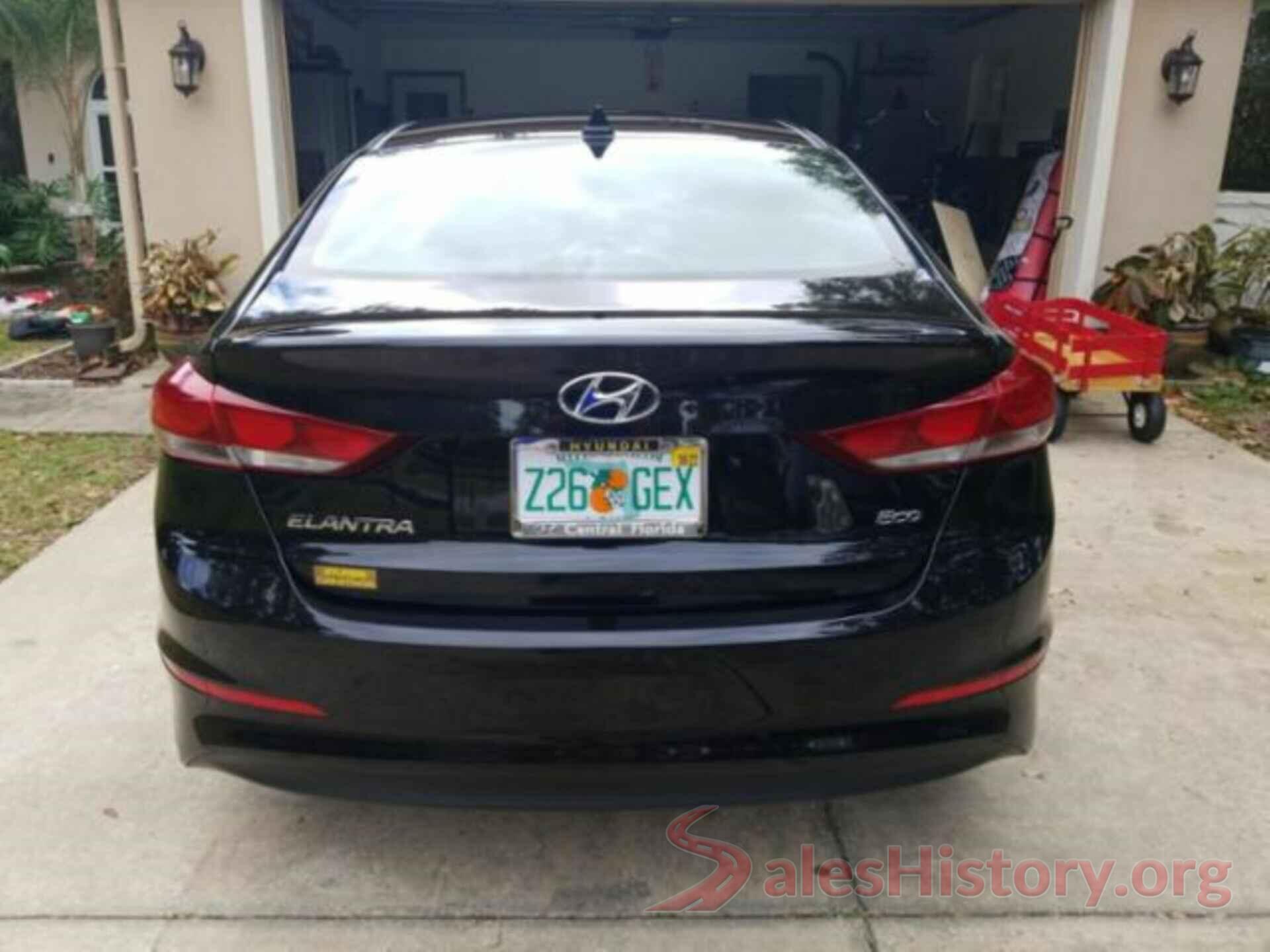 5NPD94LA8JH256118 2018 HYUNDAI ELANTRA