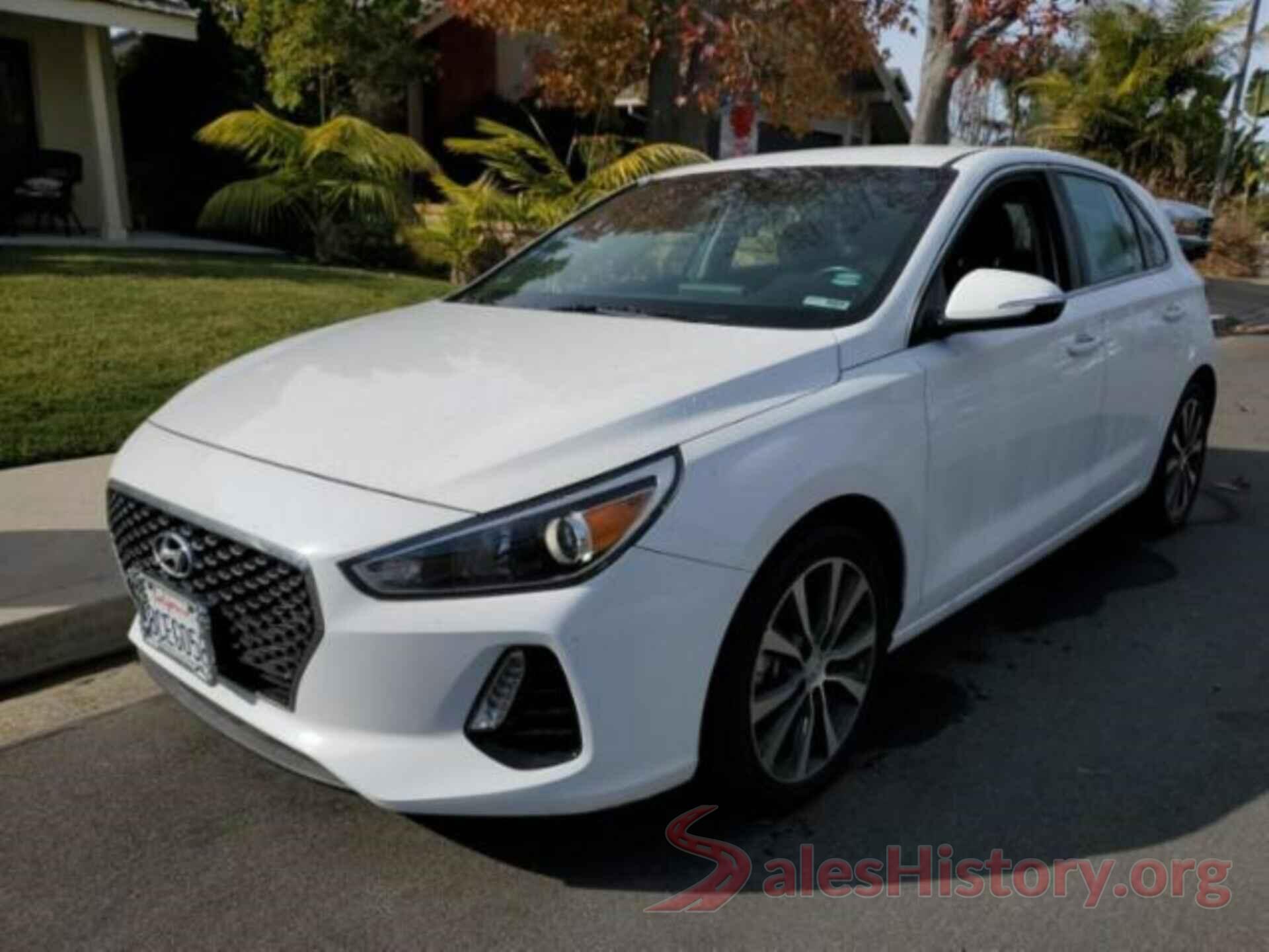 KMHH35LE5JU041017 2018 HYUNDAI ELANTRA GT