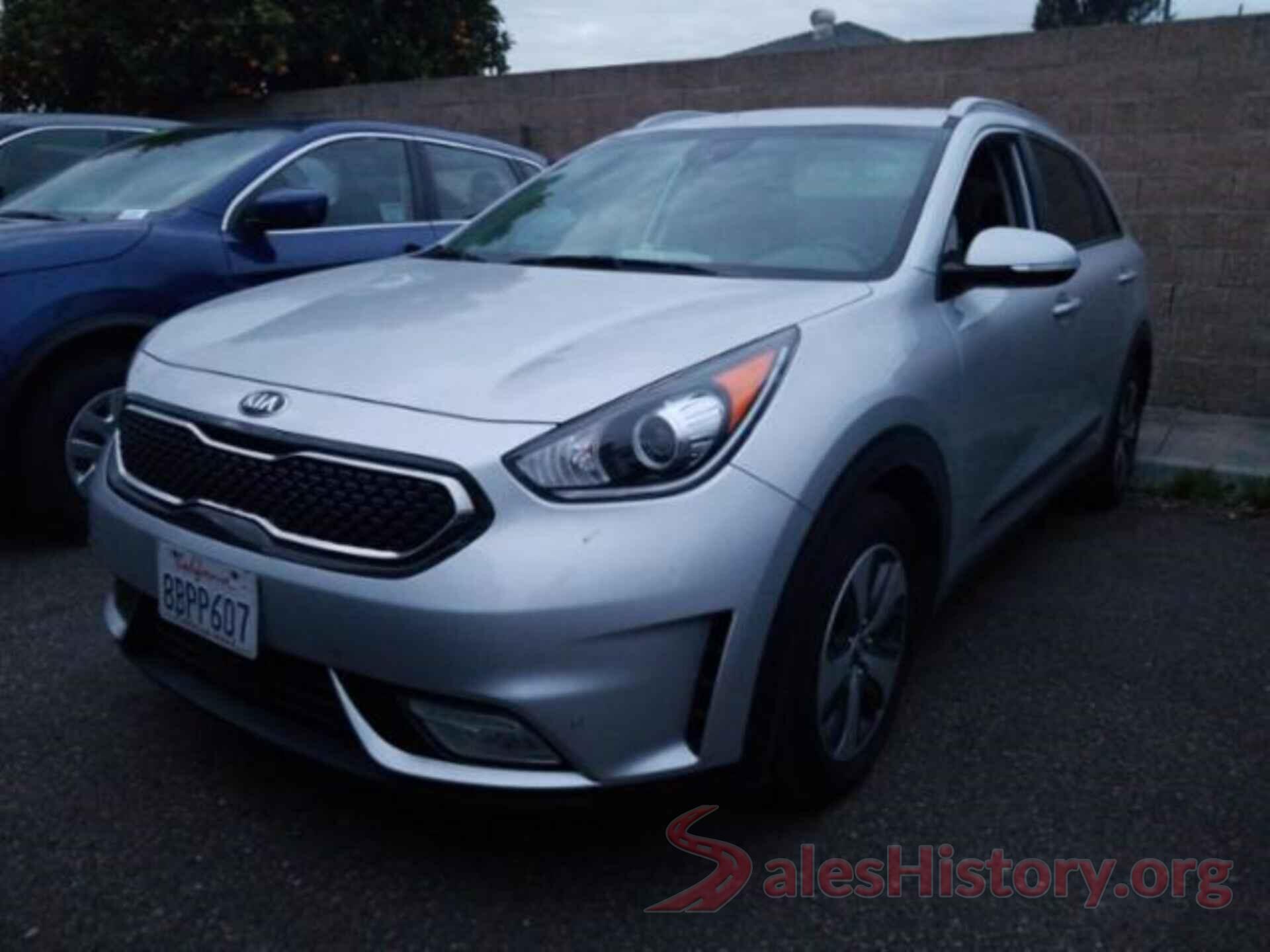 KNDCE3LC1J5131884 2018 KIA NIRO