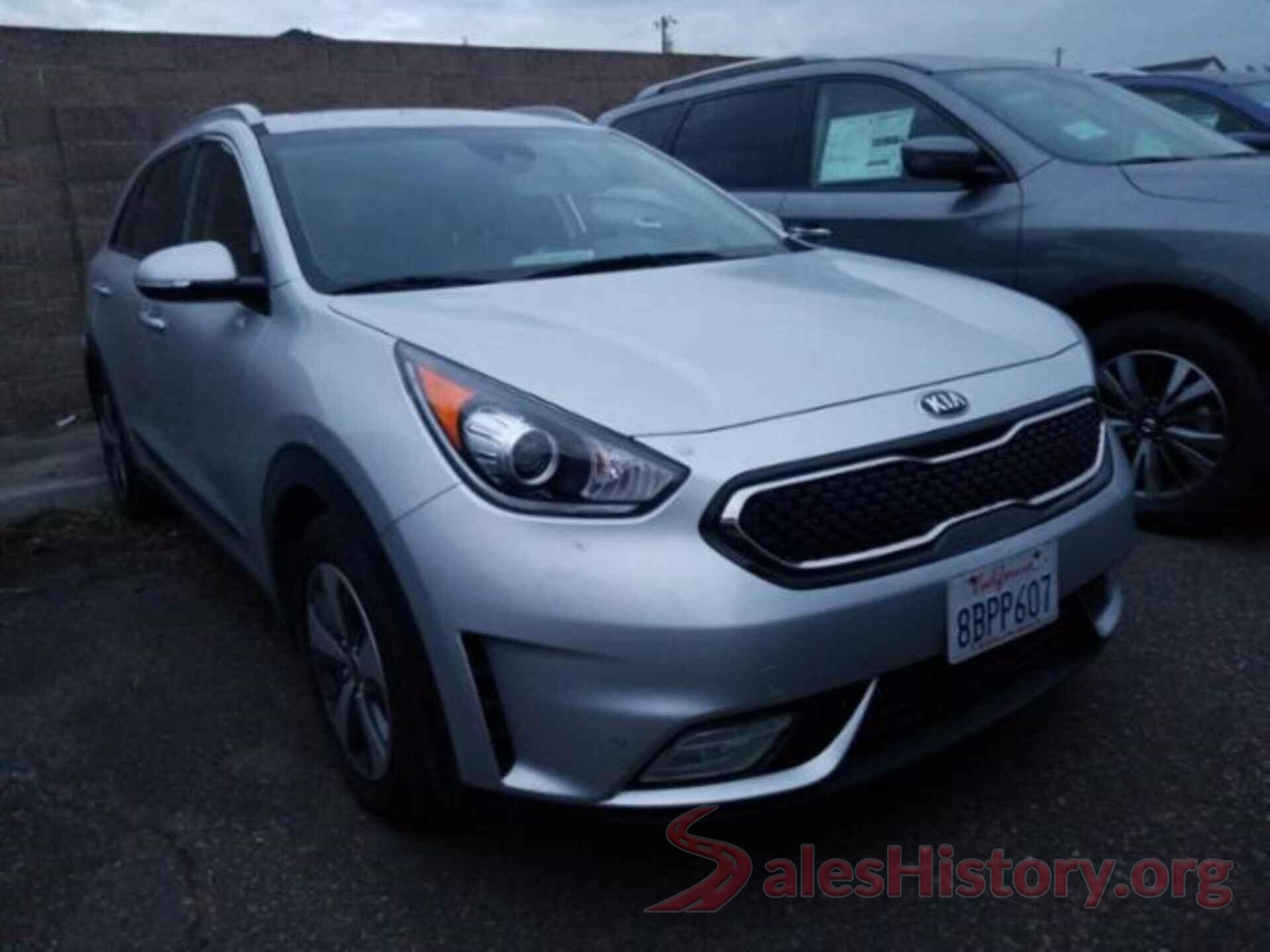 KNDCE3LC1J5131884 2018 KIA NIRO