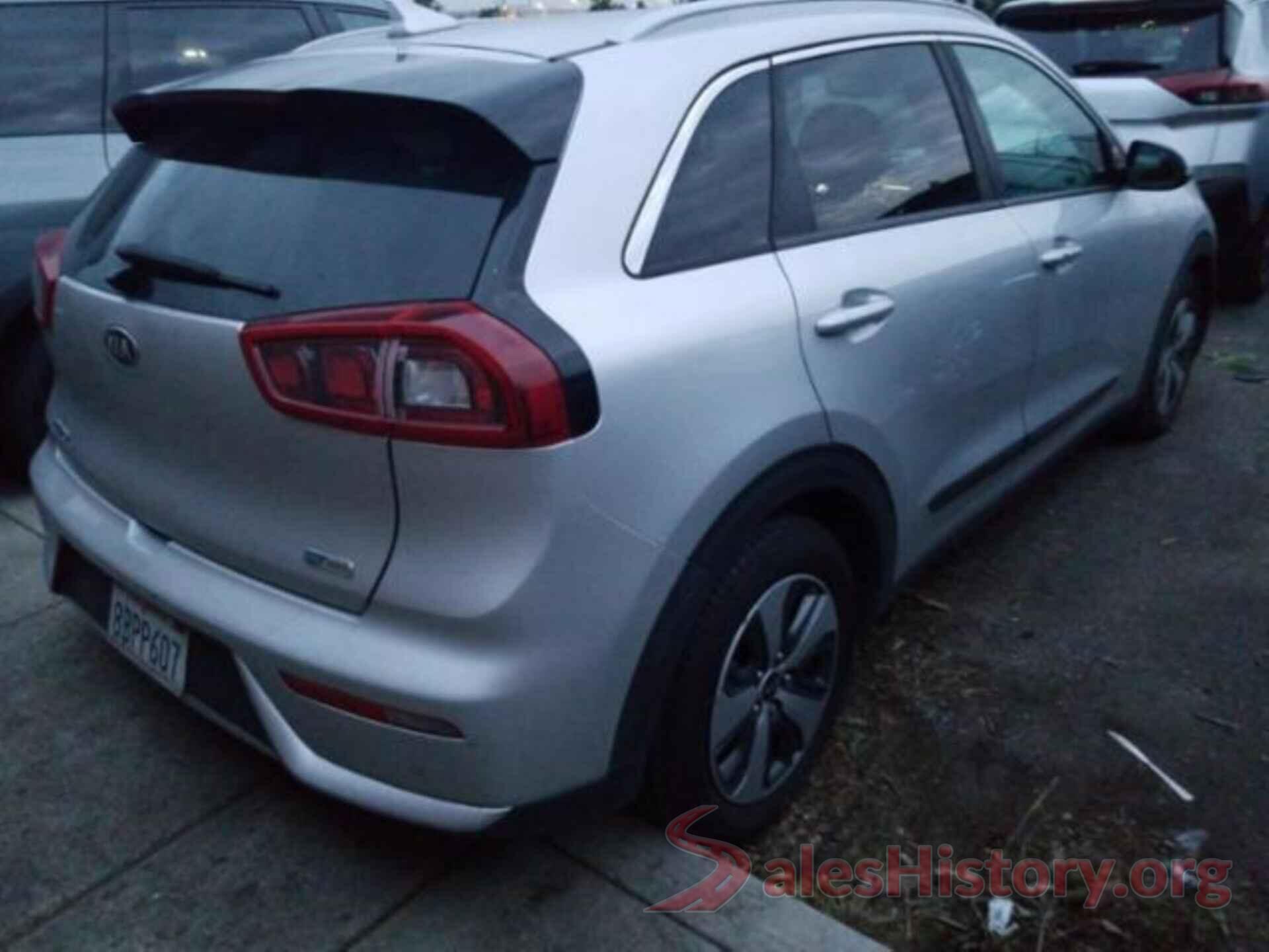 KNDCE3LC1J5131884 2018 KIA NIRO