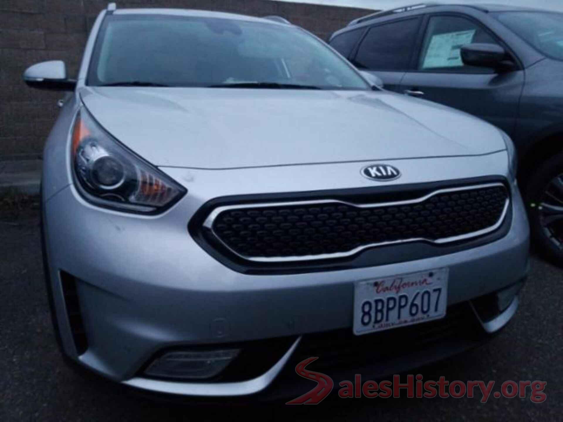 KNDCE3LC1J5131884 2018 KIA NIRO