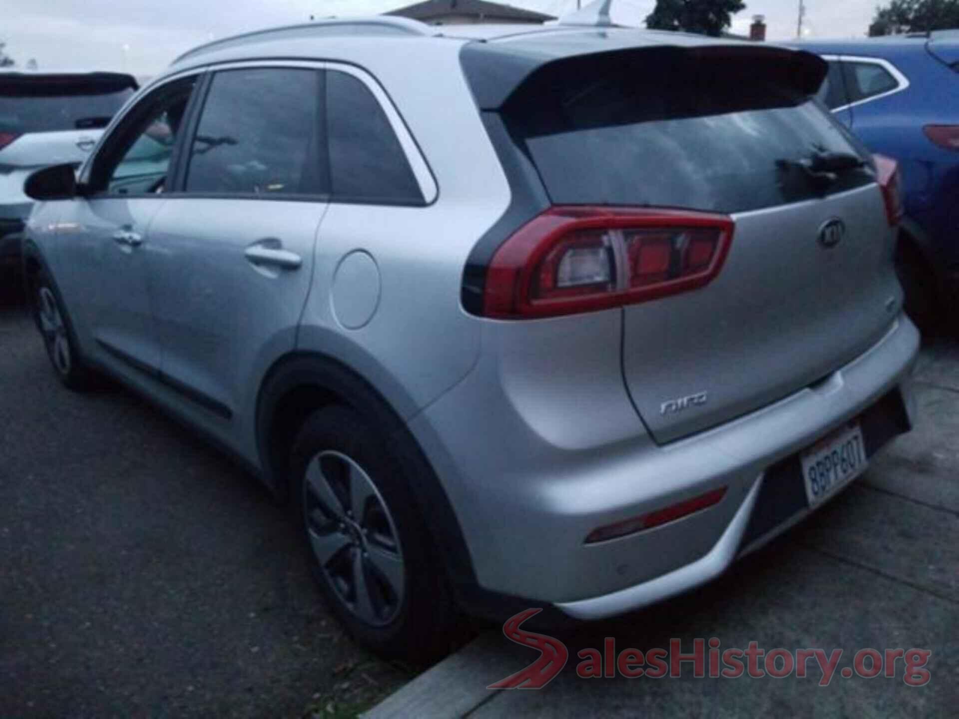 KNDCE3LC1J5131884 2018 KIA NIRO