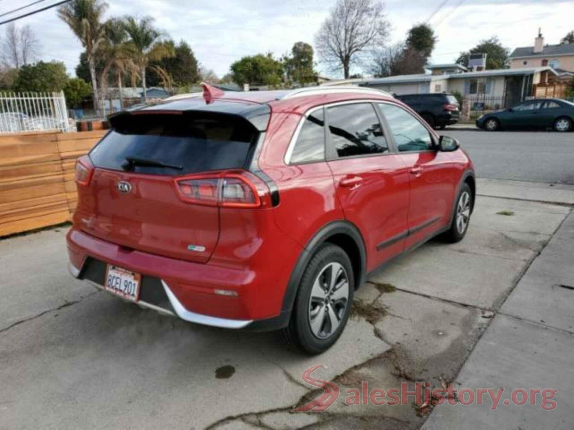 KNDCB3LC7J5143384 2018 KIA NIRO