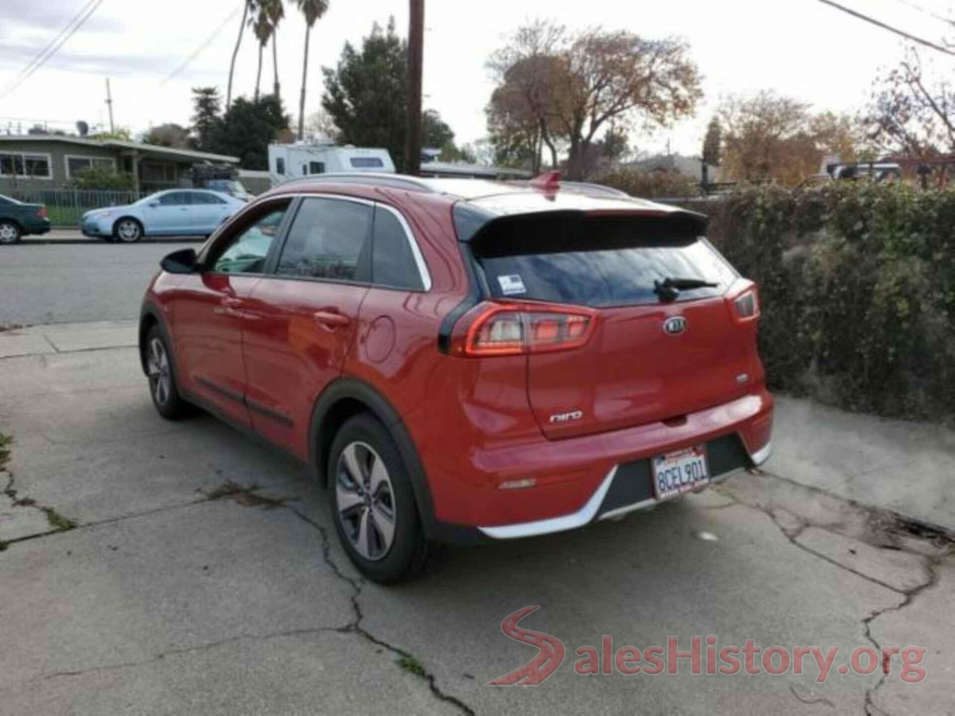 KNDCB3LC7J5143384 2018 KIA NIRO