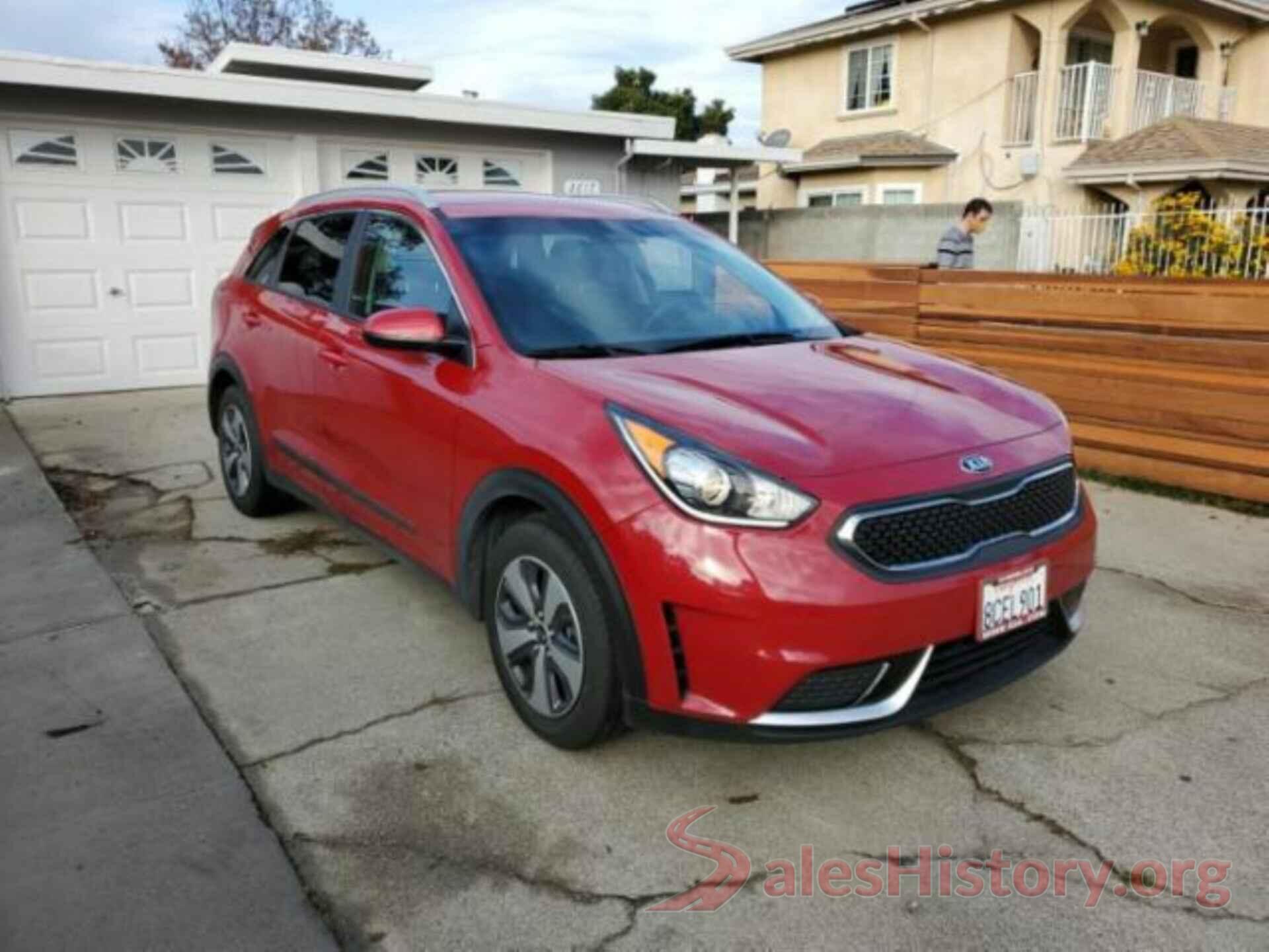 KNDCB3LC7J5143384 2018 KIA NIRO