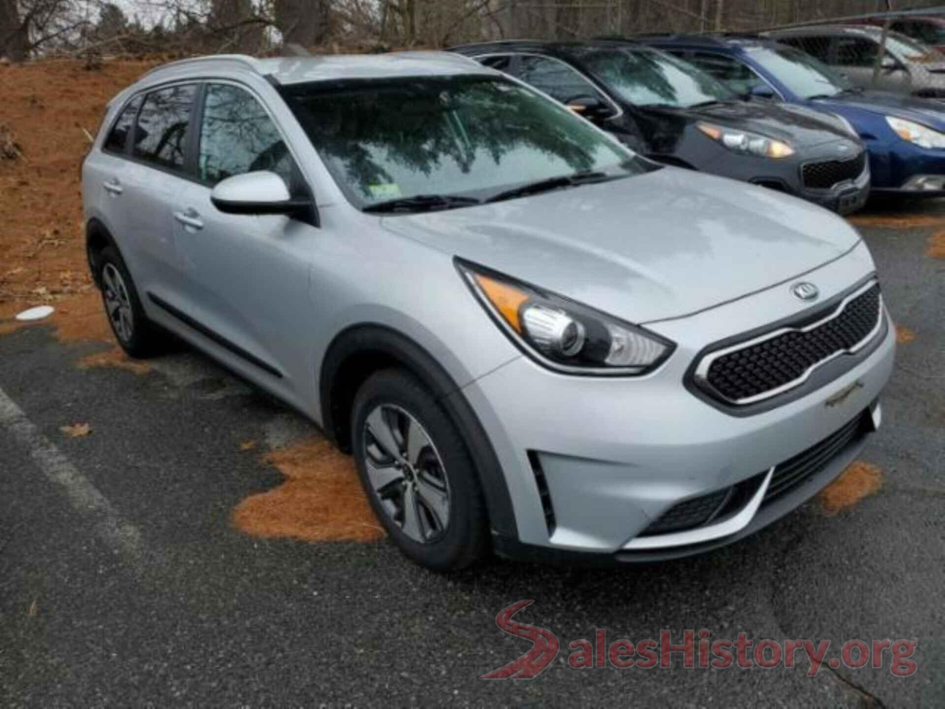 KNDCB3LC7J5117030 2018 KIA NIRO