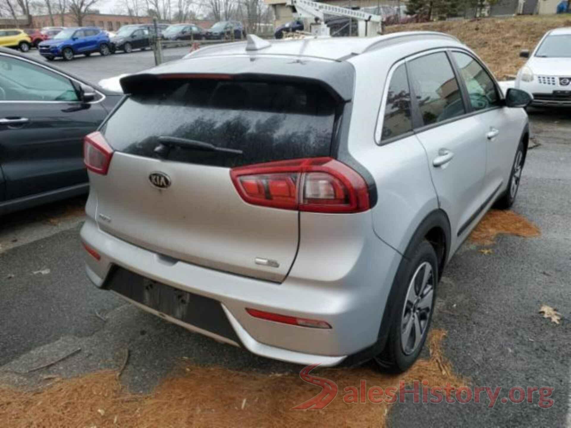 KNDCB3LC7J5117030 2018 KIA NIRO