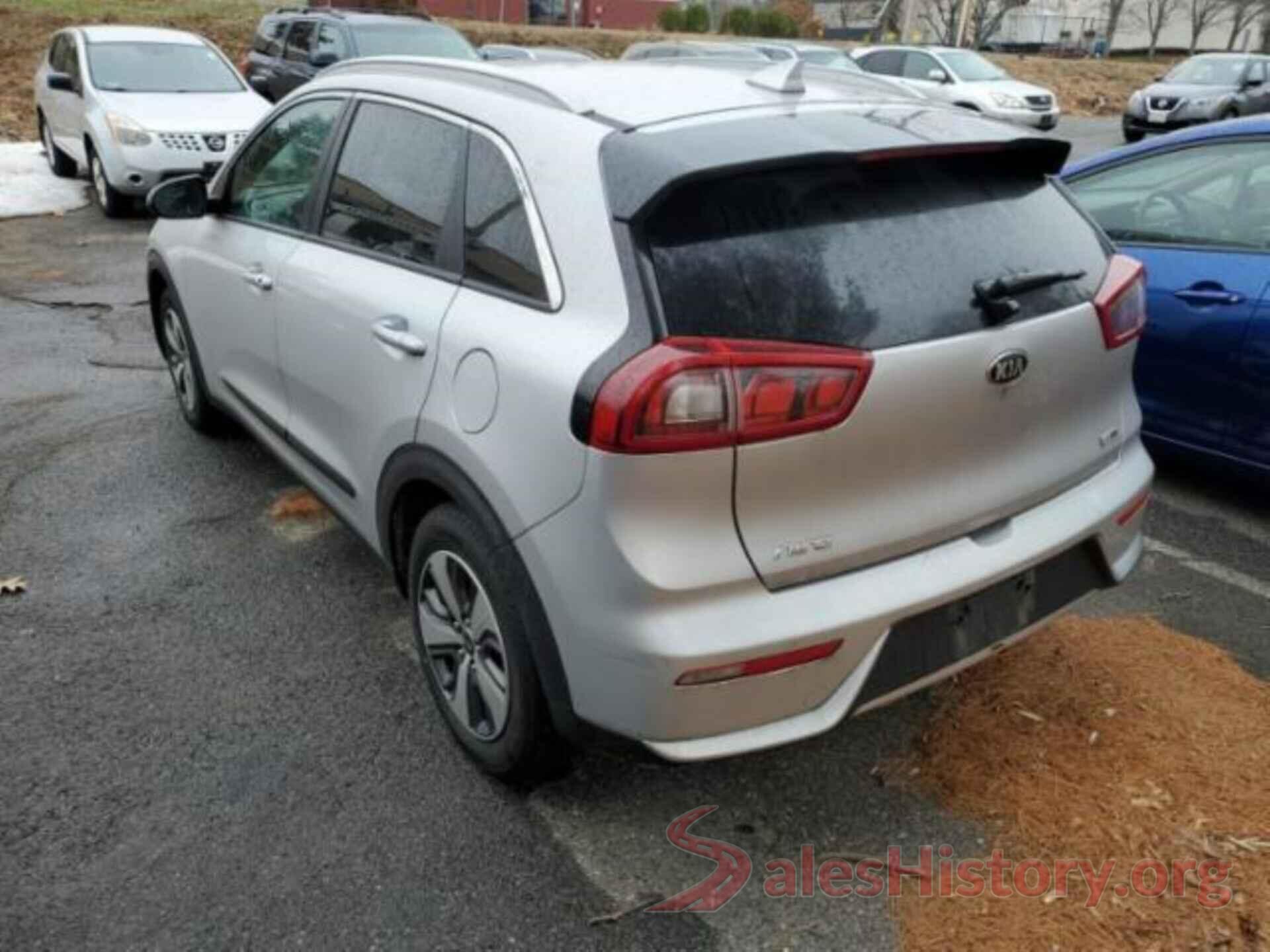 KNDCB3LC7J5117030 2018 KIA NIRO