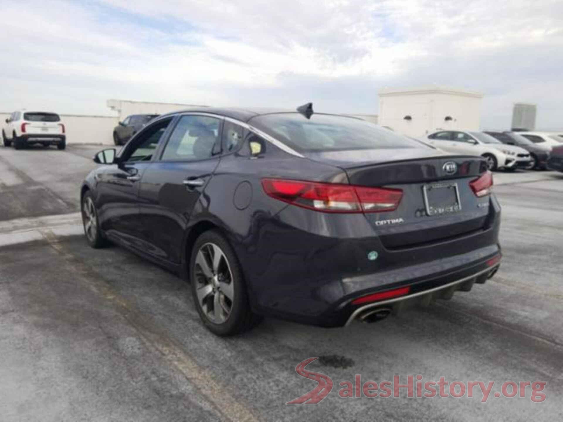 5XXGW4L20HG138262 2017 KIA OPTIMA