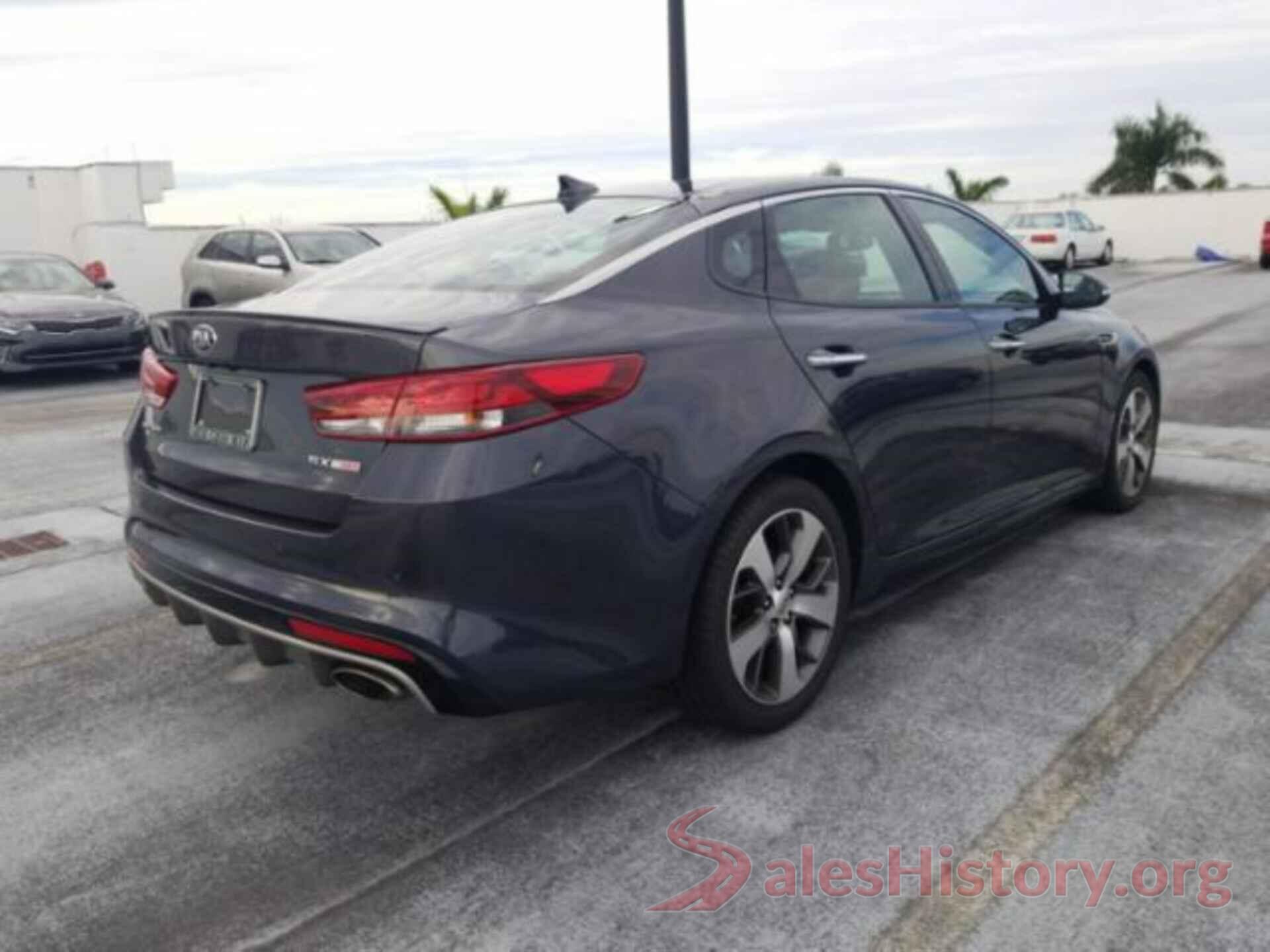 5XXGW4L20HG138262 2017 KIA OPTIMA