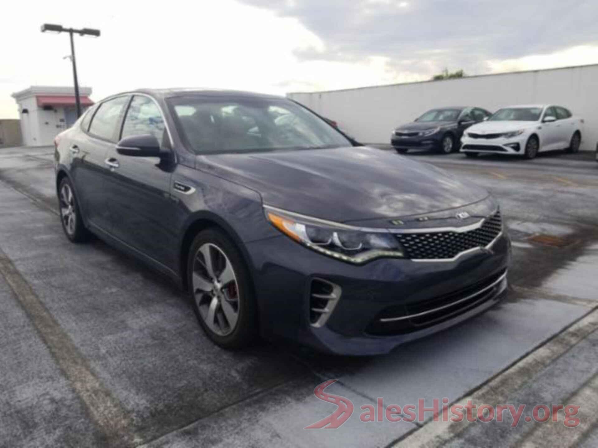 5XXGW4L20HG138262 2017 KIA OPTIMA