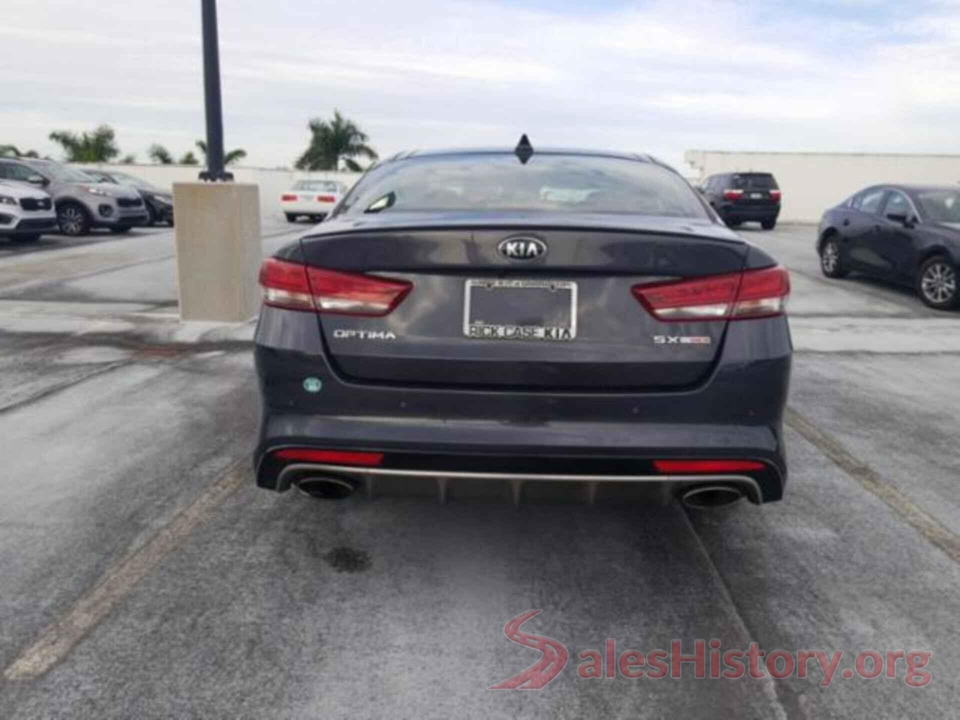 5XXGW4L20HG138262 2017 KIA OPTIMA