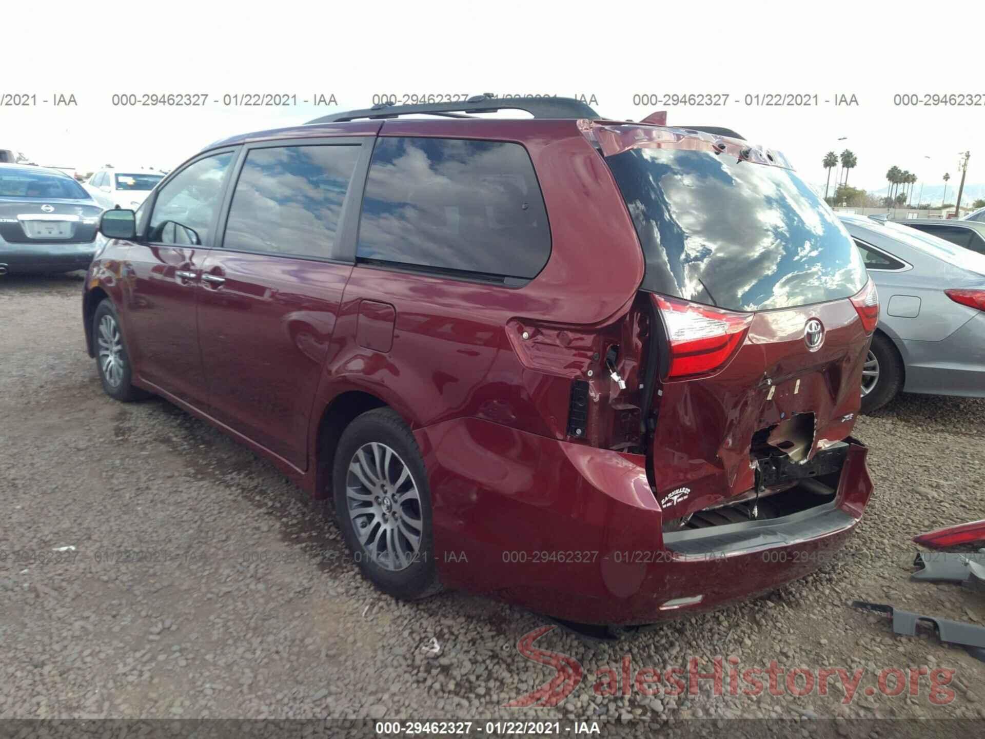 5TDYZ3DC4JS940038 2018 TOYOTA SIENNA