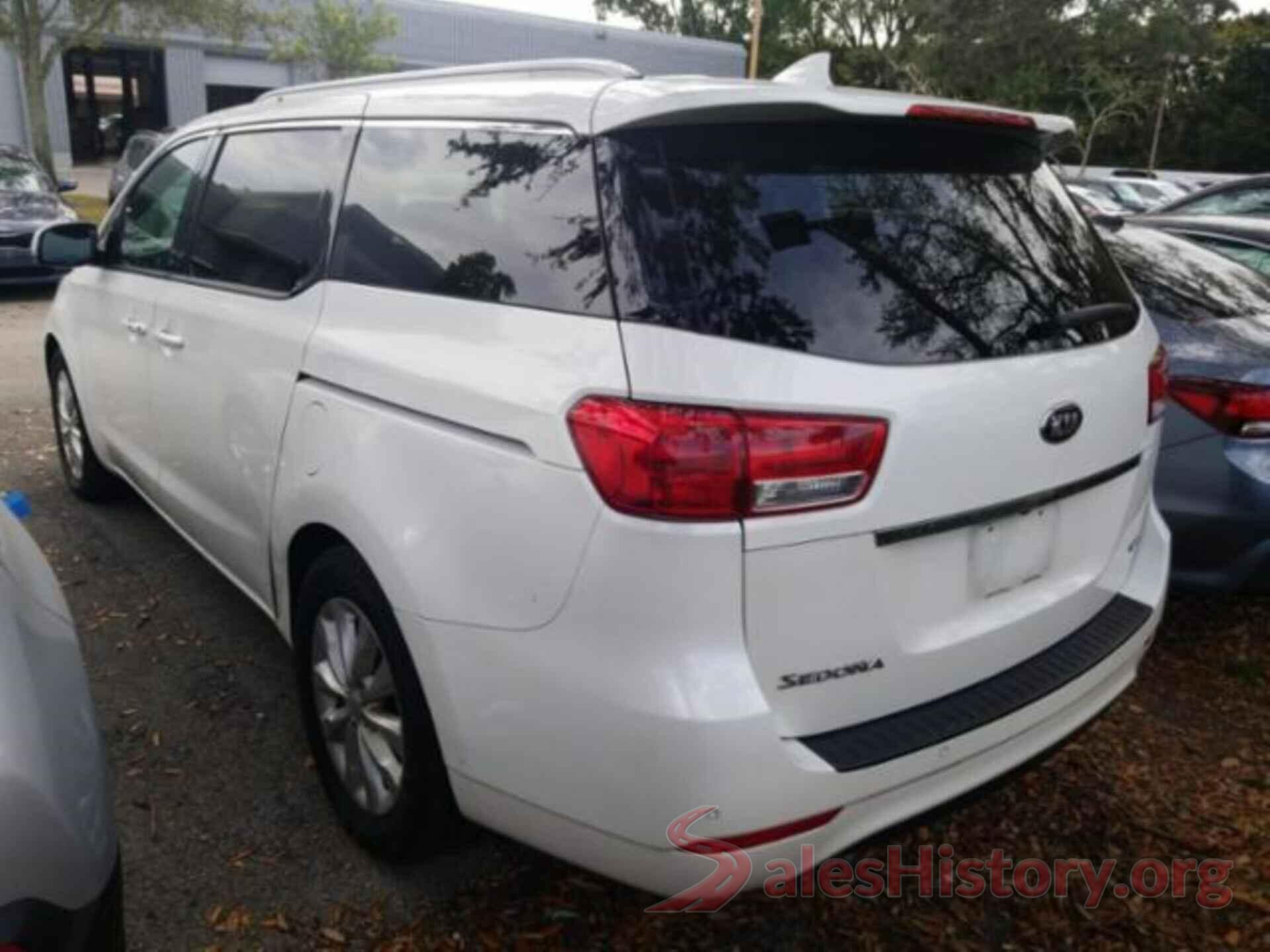 KNDMC5C11J6362945 2018 KIA SEDONA