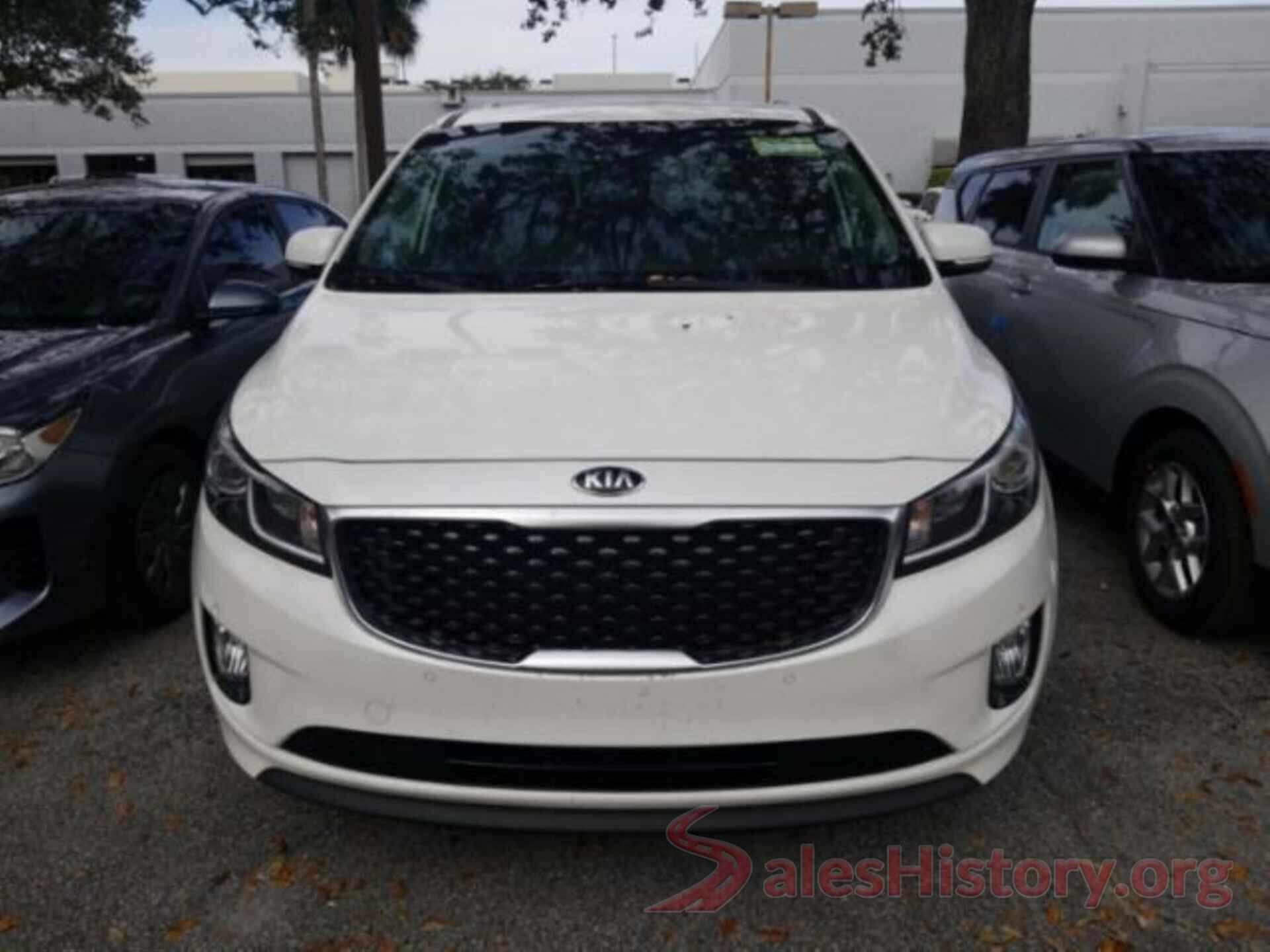 KNDMC5C11J6362945 2018 KIA SEDONA