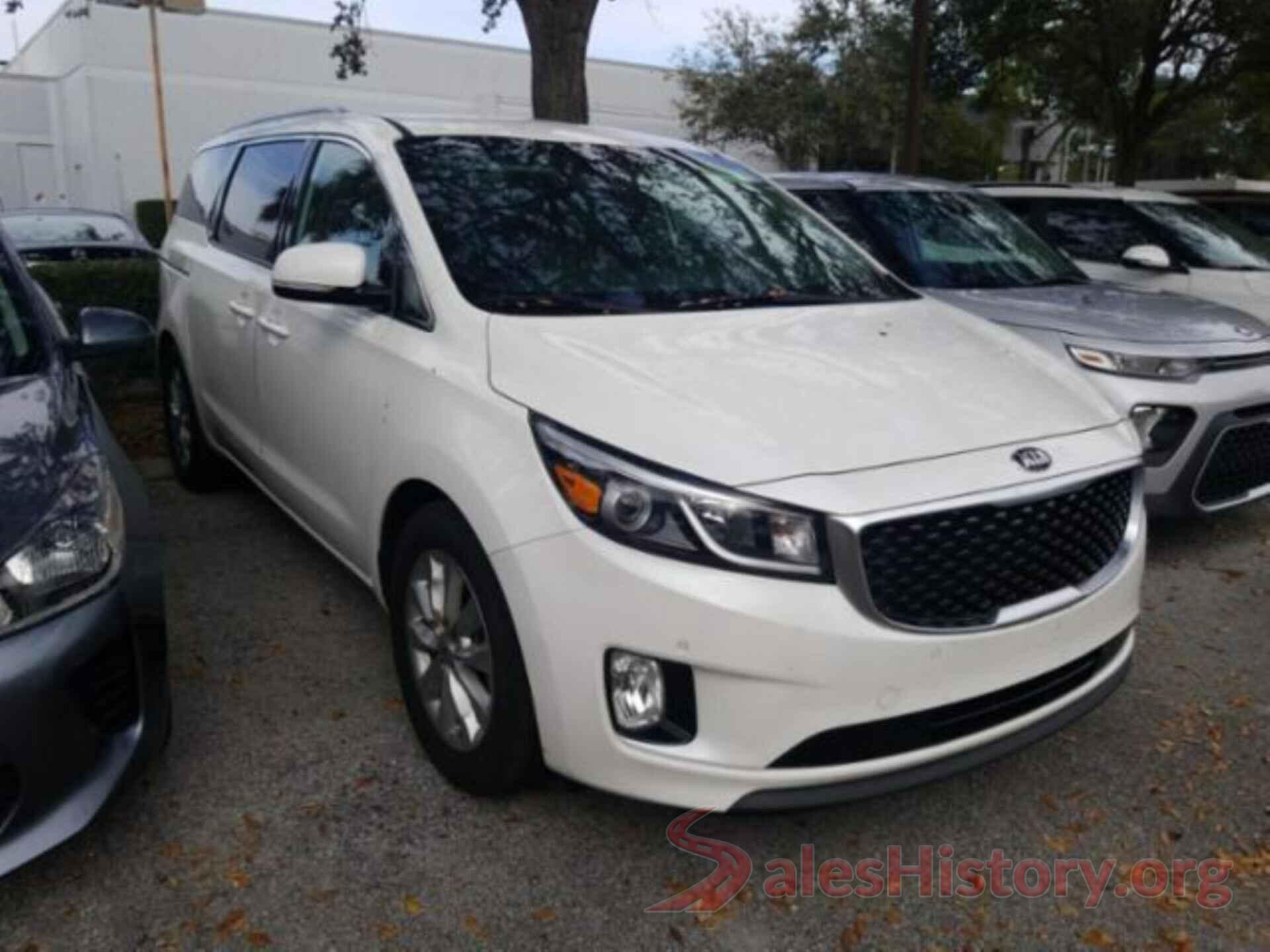 KNDMC5C11J6362945 2018 KIA SEDONA