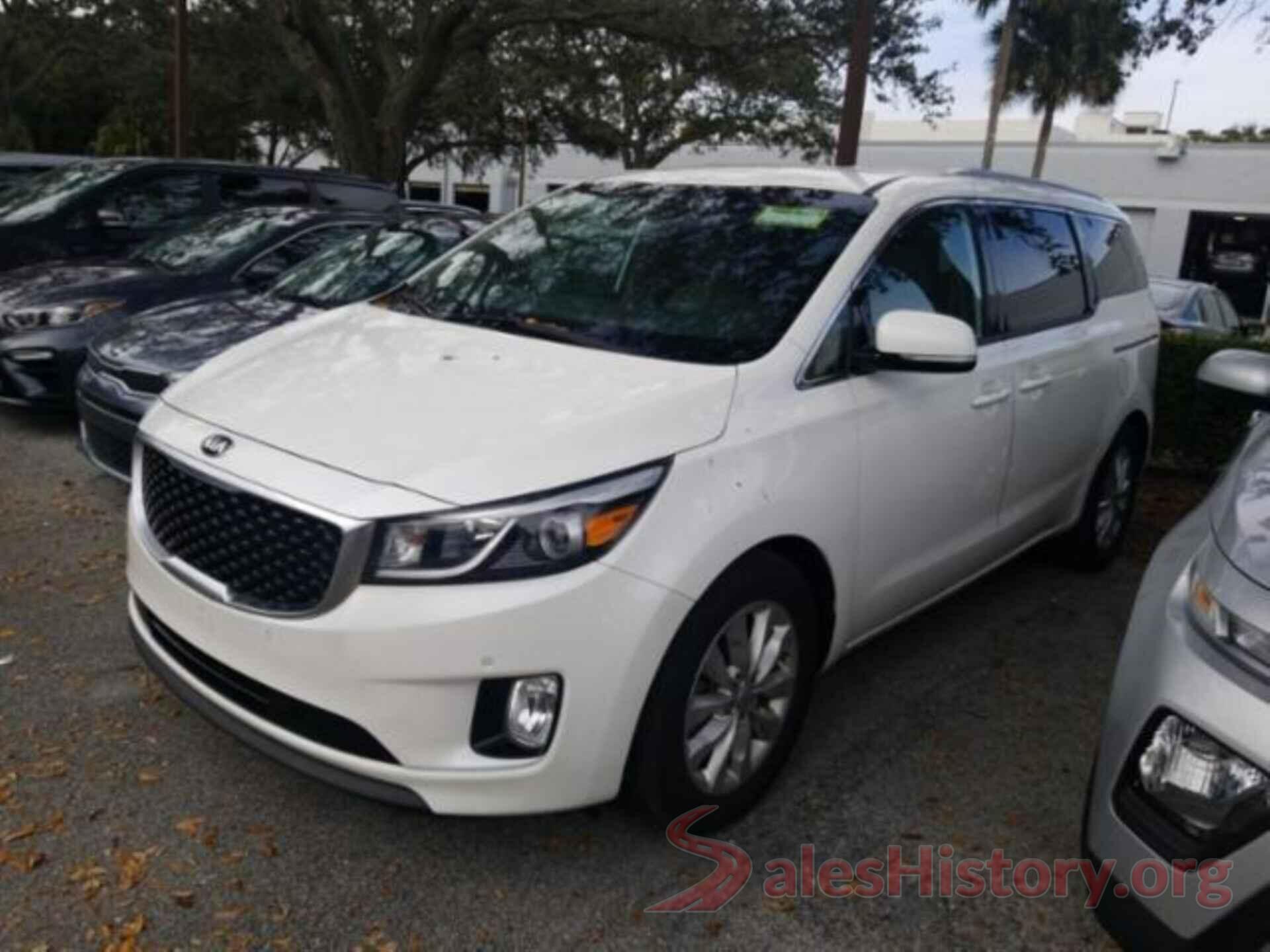 KNDMC5C11J6362945 2018 KIA SEDONA