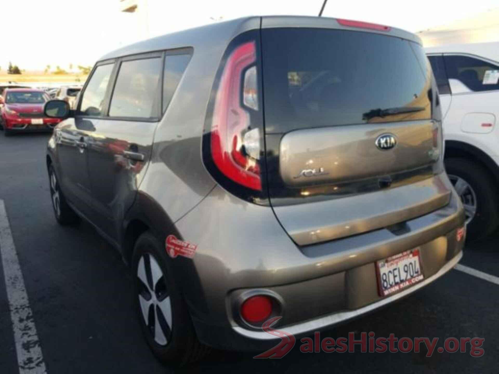 KNDJP3AE8H7021371 2017 KIA SOUL EV