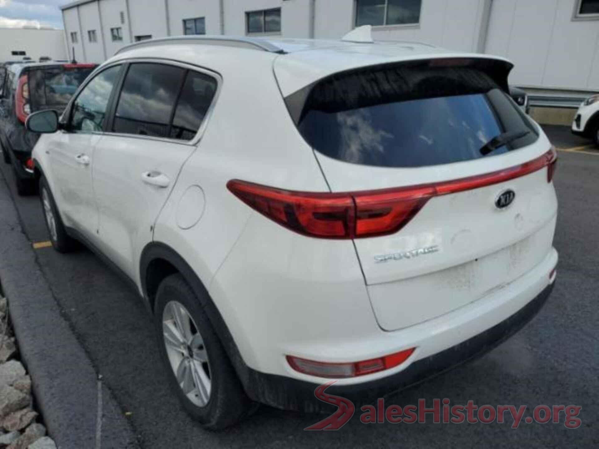 KNDPMCAC3J7438016 2018 KIA SPORTAGE