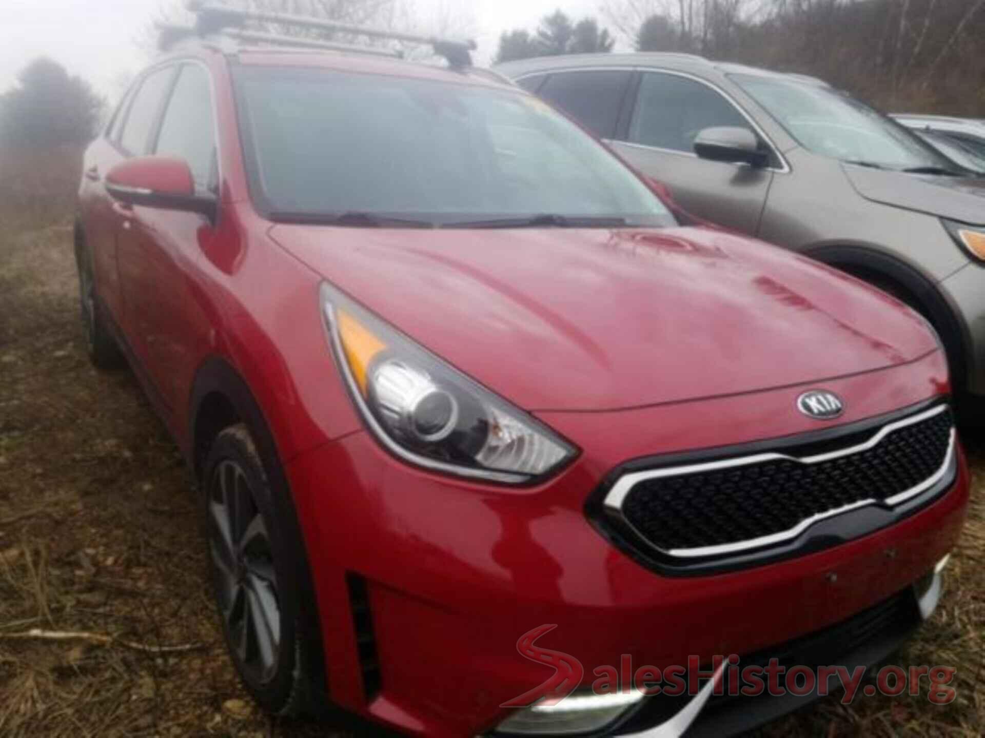 KNDCE3LC9J5117084 2018 KIA NIRO