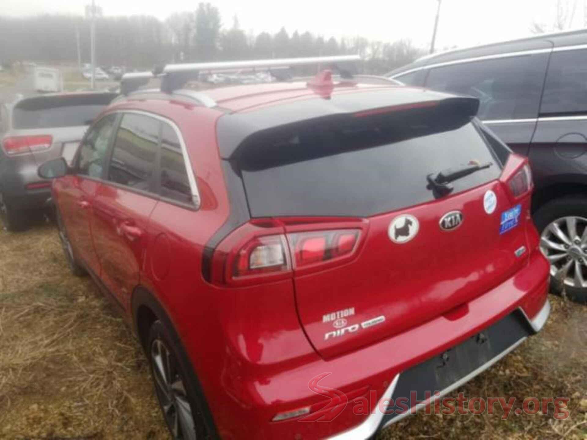 KNDCE3LC9J5117084 2018 KIA NIRO