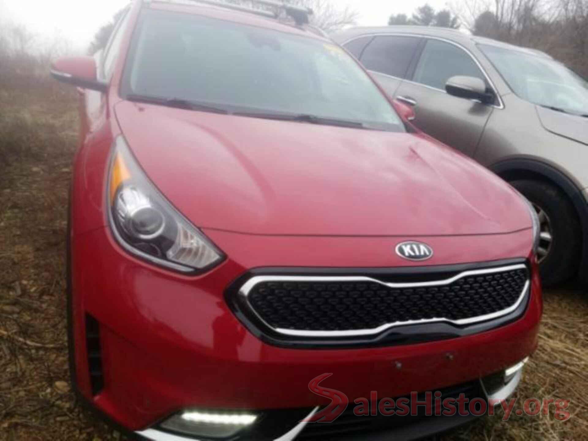 KNDCE3LC9J5117084 2018 KIA NIRO