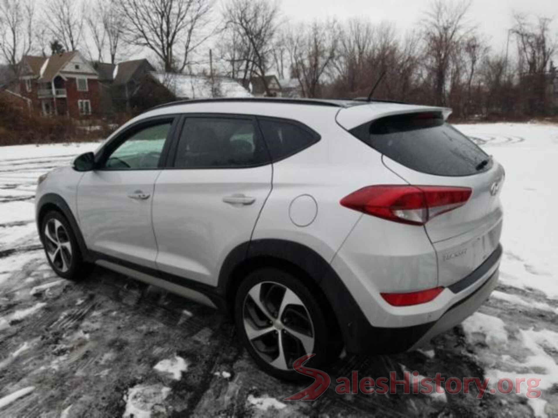 KM8J3CA20HU570111 2017 HYUNDAI TUCSON