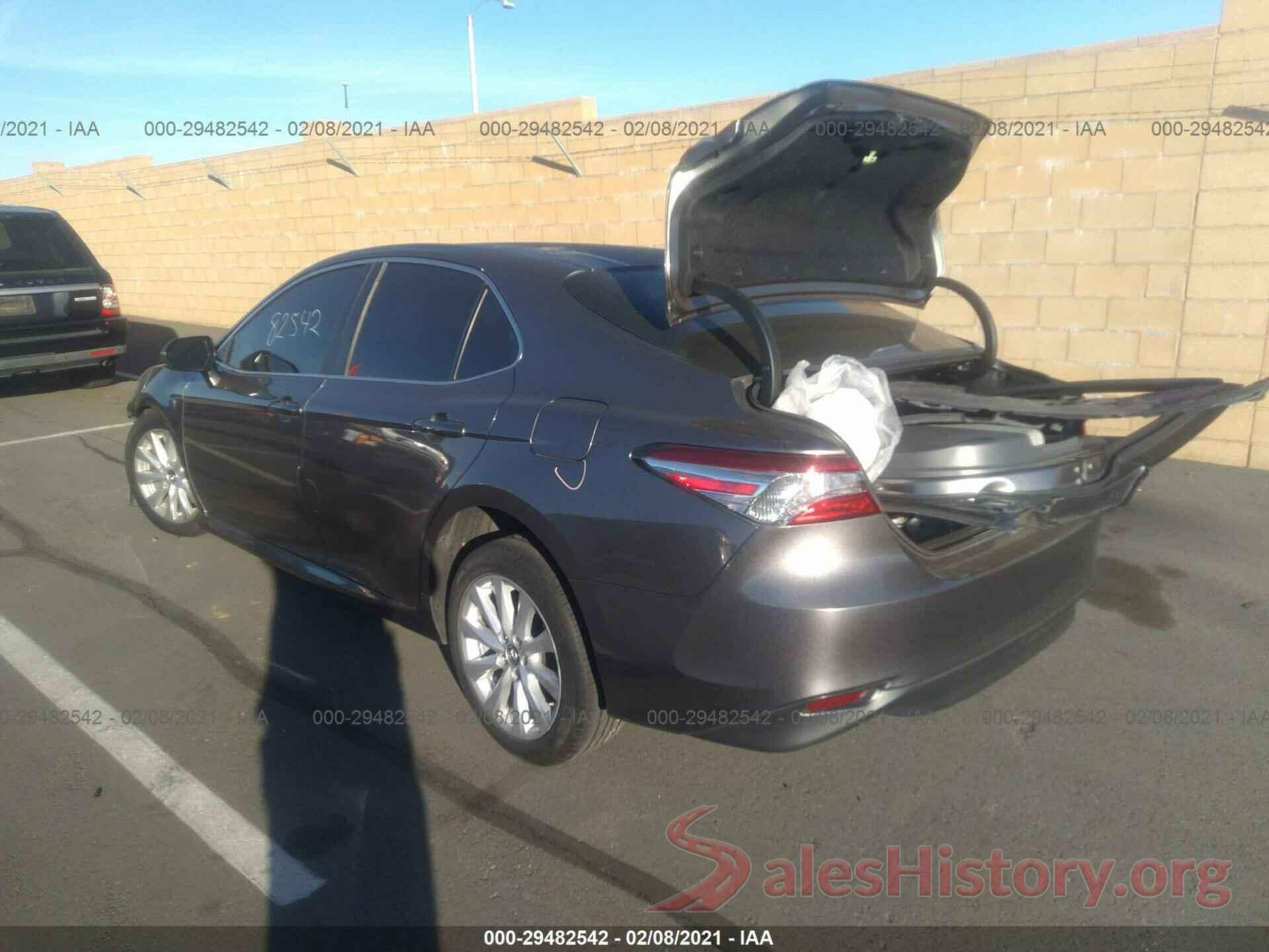 4T1B11HK5JU607583 2018 TOYOTA CAMRY