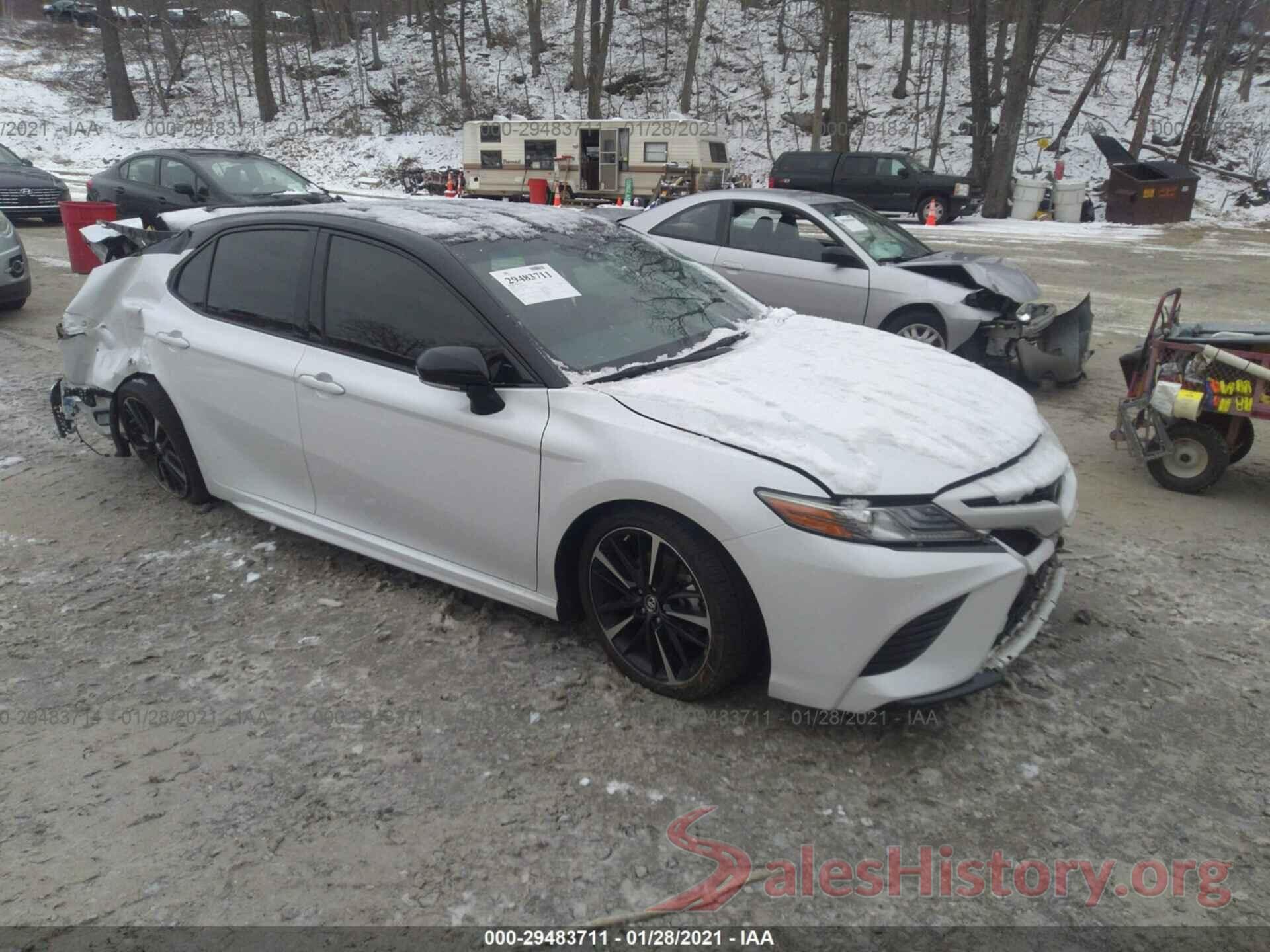 4T1B61HK3JU155862 2018 TOYOTA CAMRY