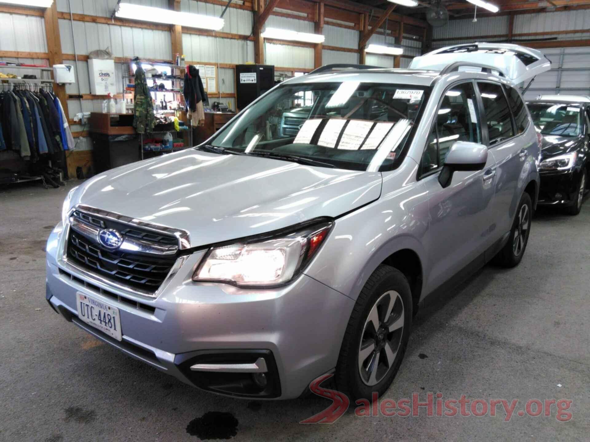 JF2SJAGC9JH583619 2018 SUBARU FORESTER