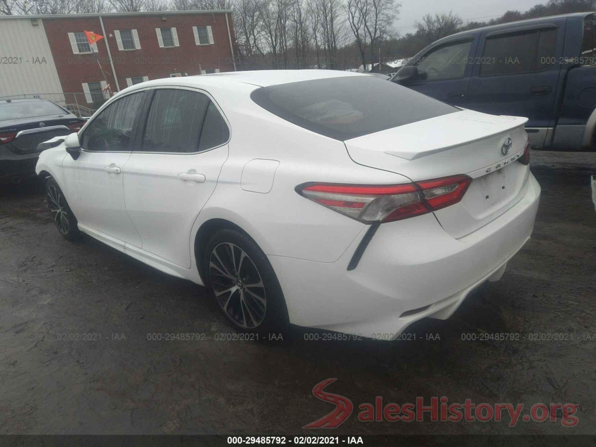 4T1B11HK1JU620623 2018 TOYOTA CAMRY