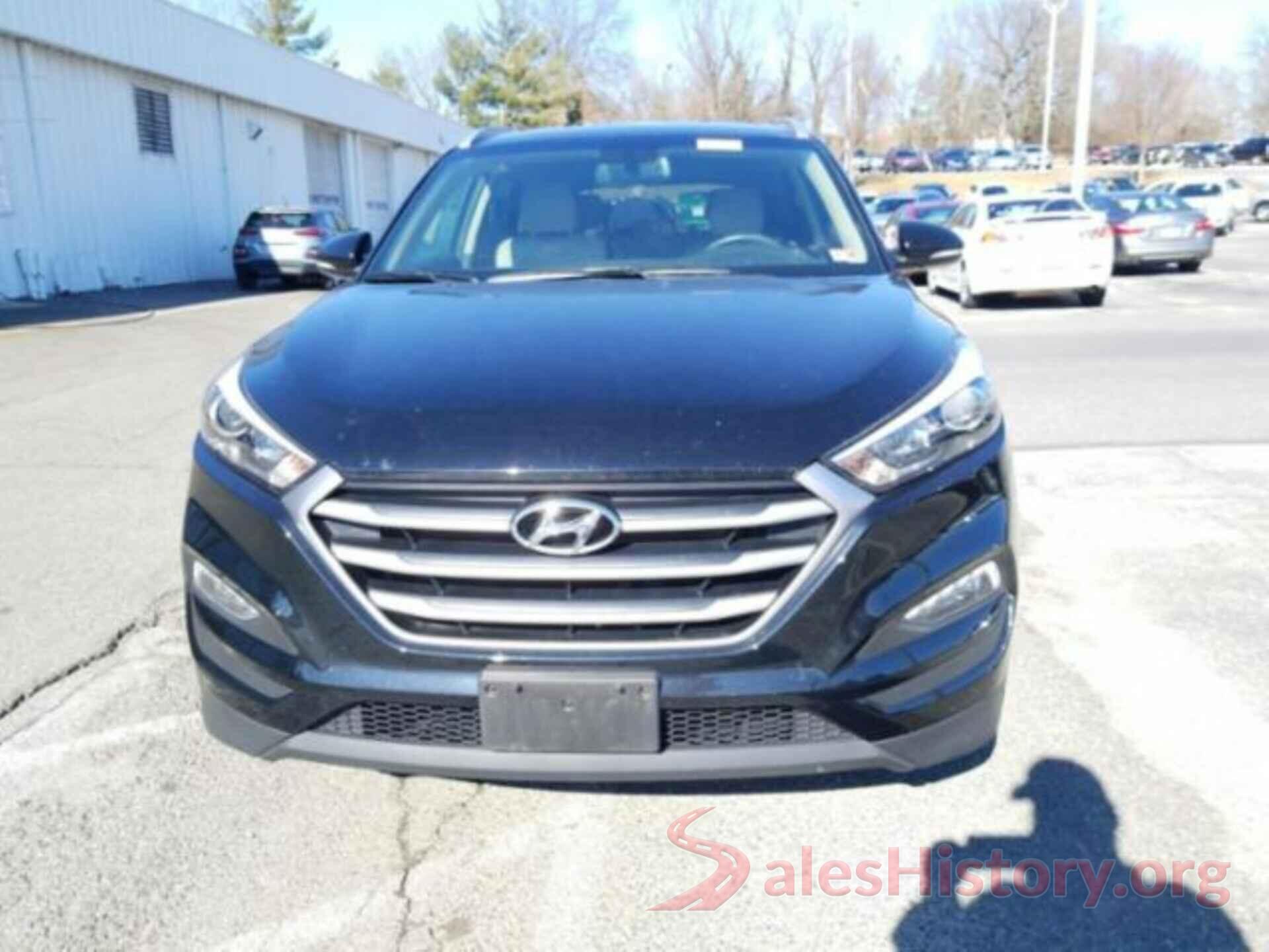 KM8J3CA40HU475372 2017 HYUNDAI TUCSON